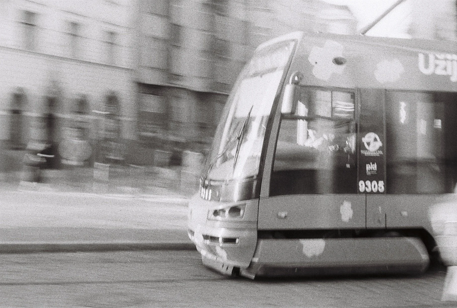 R1-05863-0004.JPG