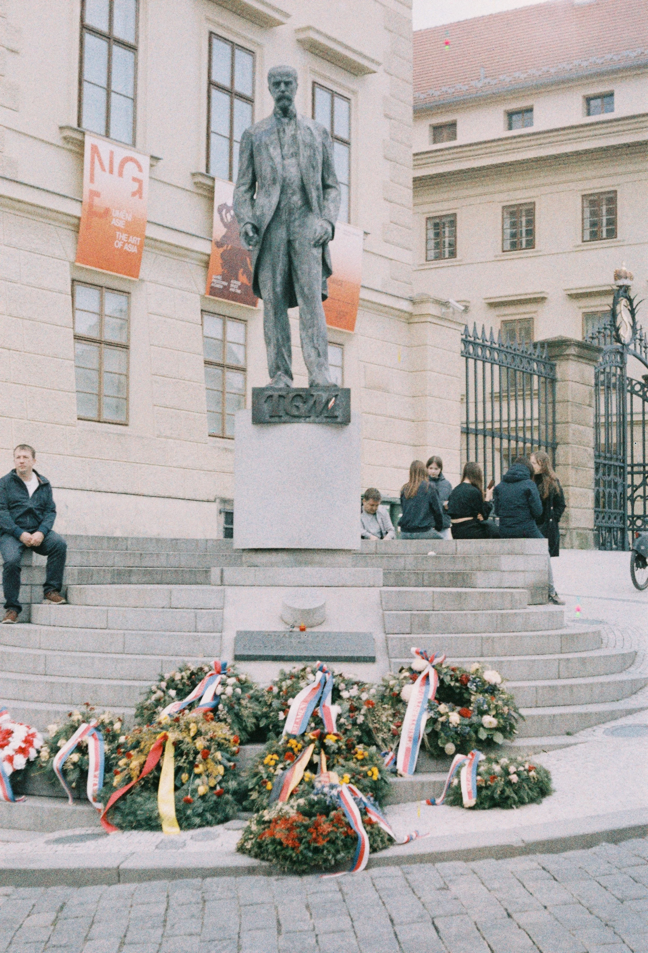 R1-05935-0010.JPG