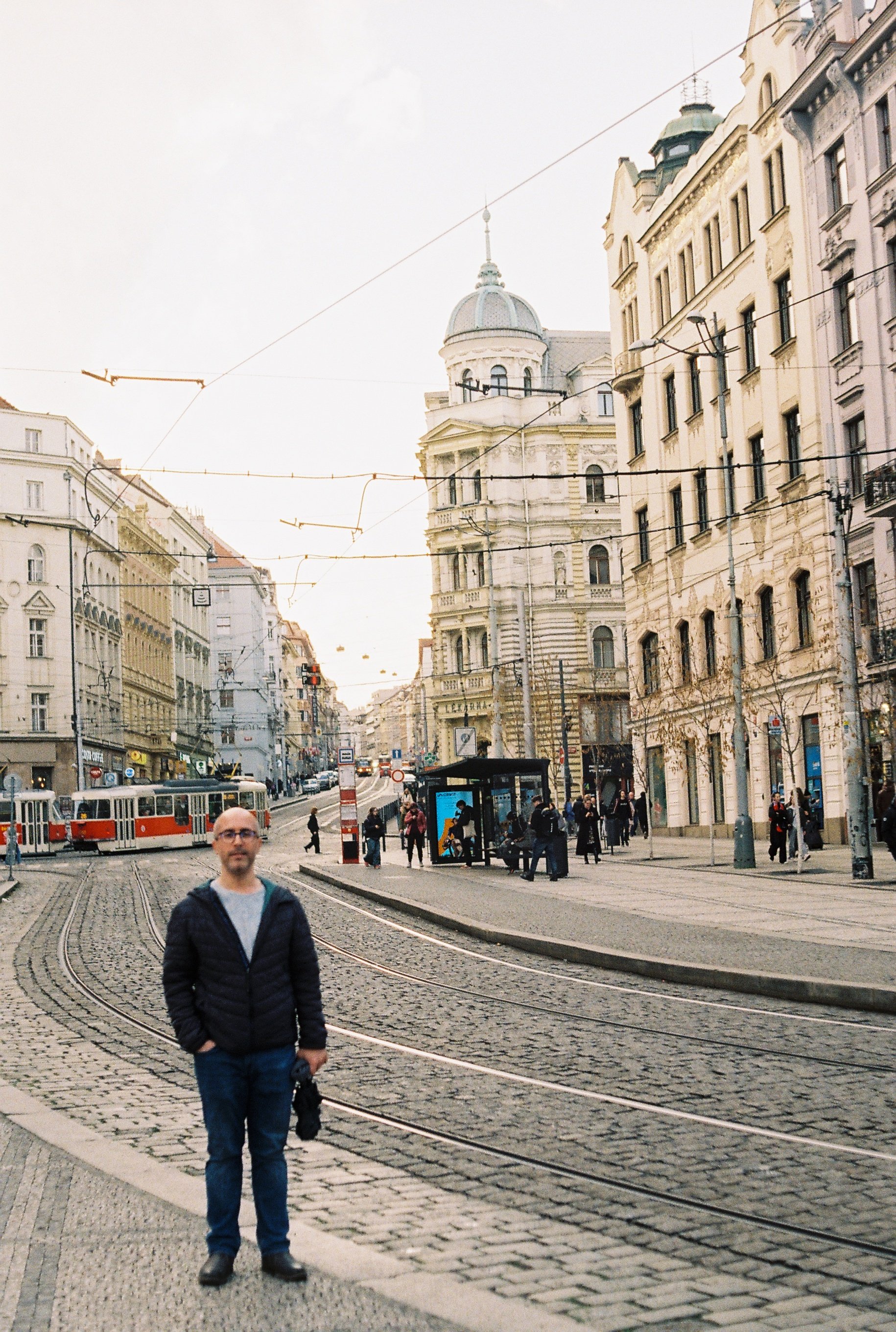  Unfortunately I couldn’t get Omid in focus, but just look at that background! The city is full of life. I really love the glow of the sky and the way the light spills across the buildings. __ متأسفانه نتونستم امید رو فوکوس کنم، ولی پس‌زمینه چه زیبای