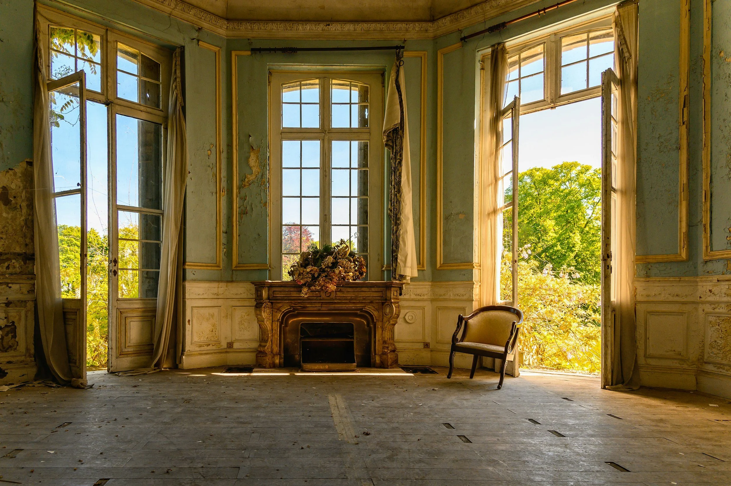 an old broken down room in a grand house, representing the decay of a silent divorce