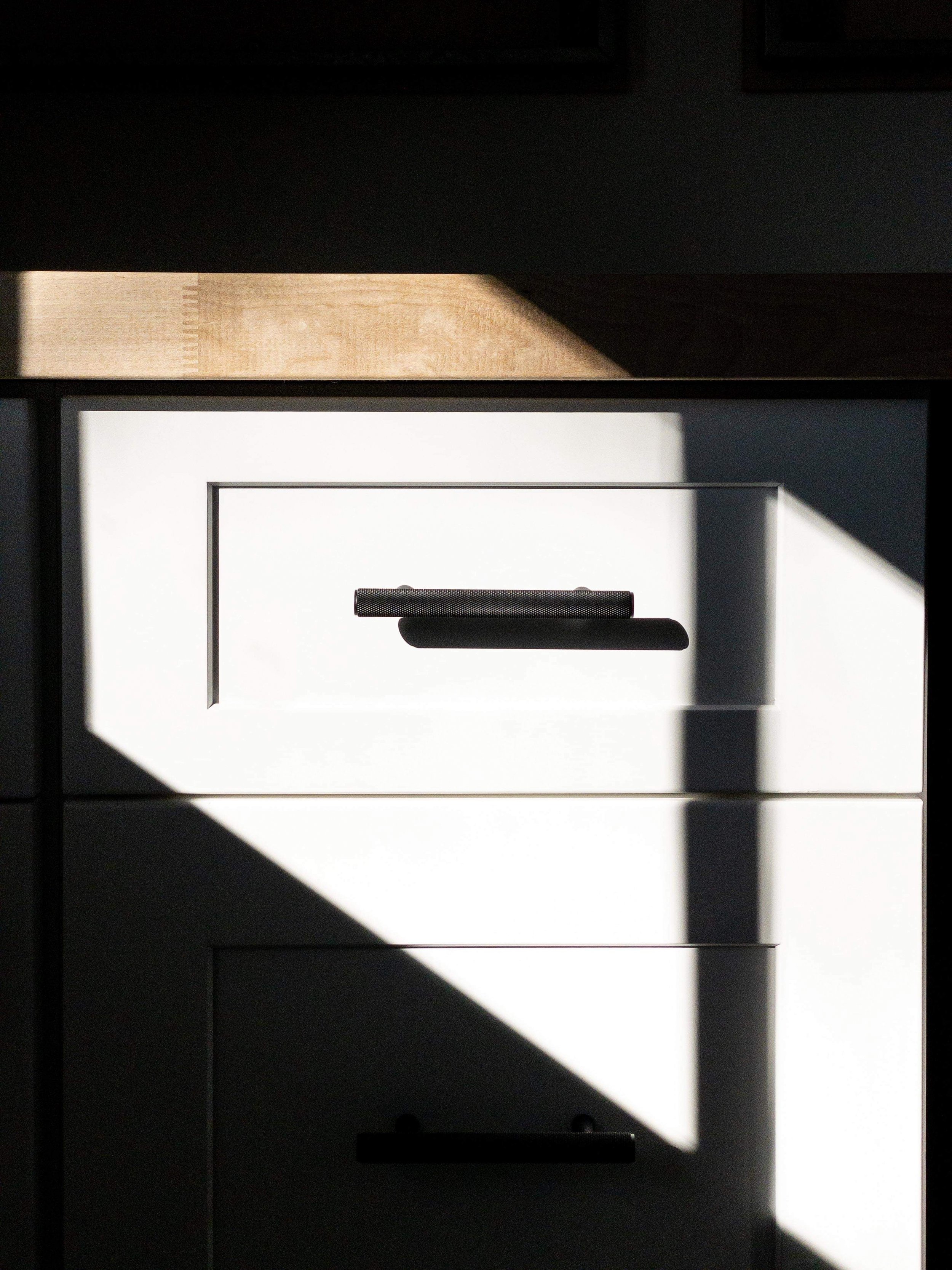 black-and-white-house-powderroom-detail-1.jpg