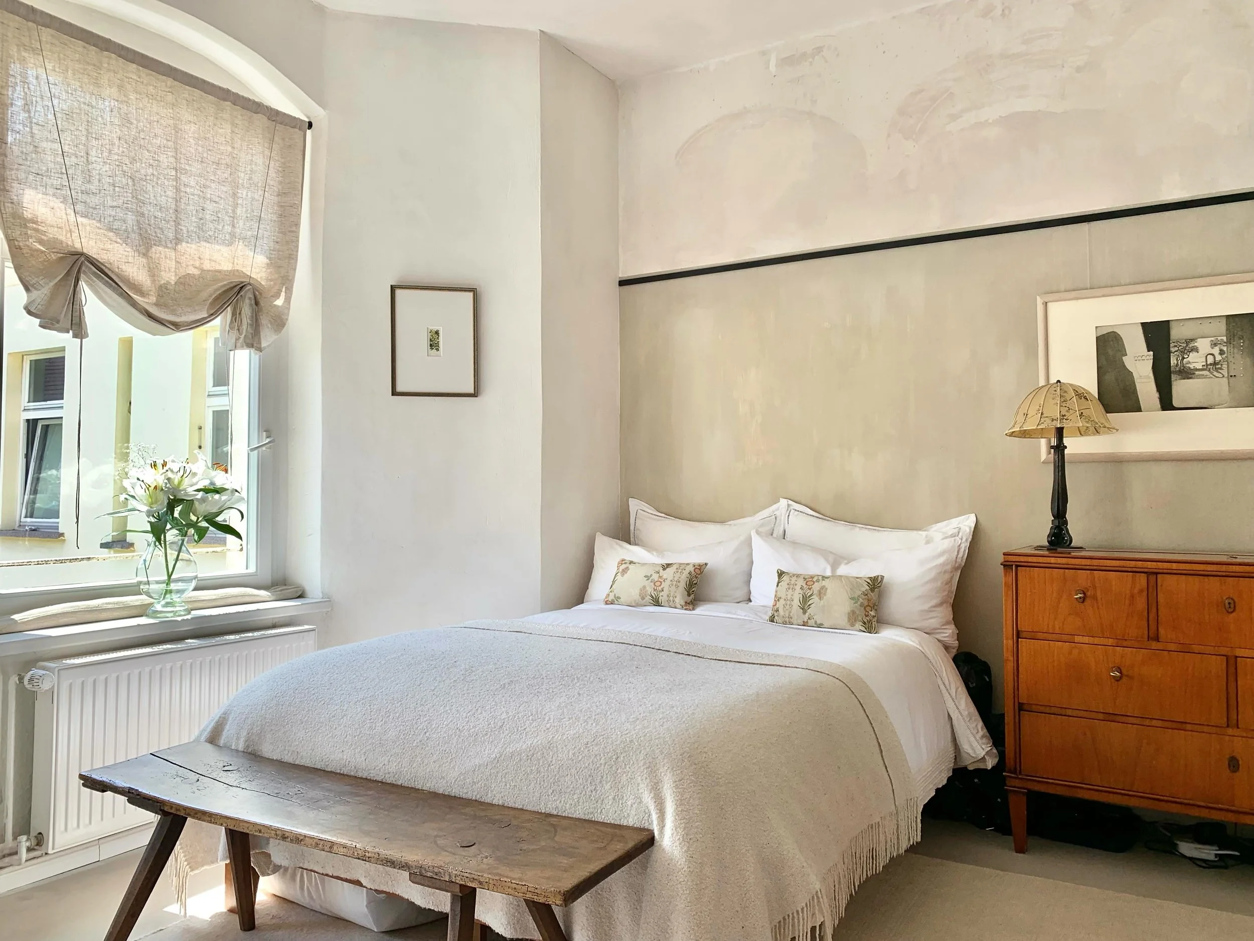 Bedroom design. Lime wash paint, custom linen curtains
#berlininteriors