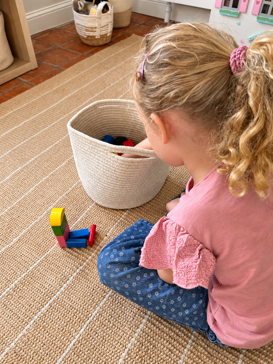 Child playing with wooden blocks during a psychology session.
