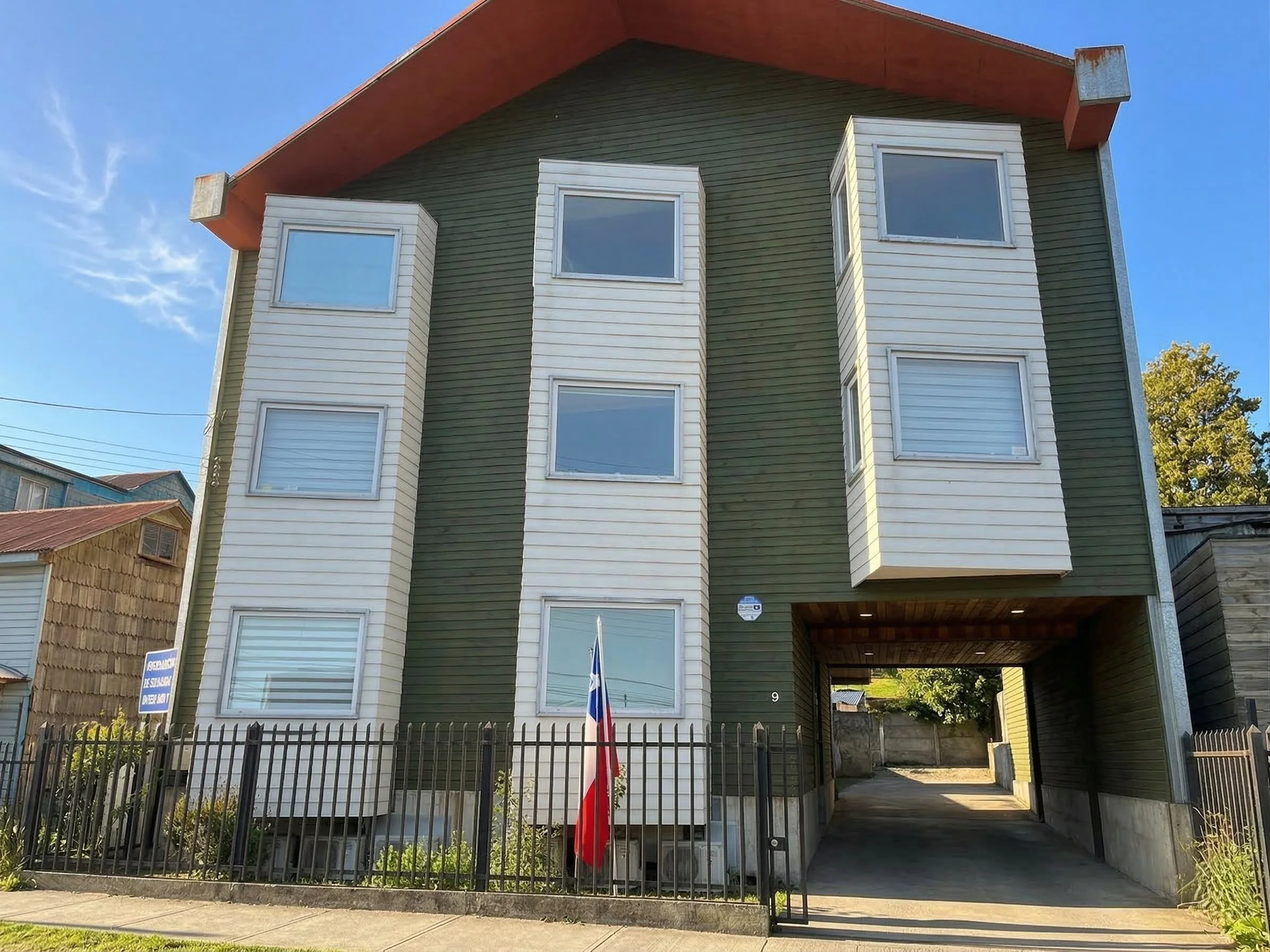 EN VENTA - Edificio comercial con contrato municipal y renta institucional en Puerto Montt
