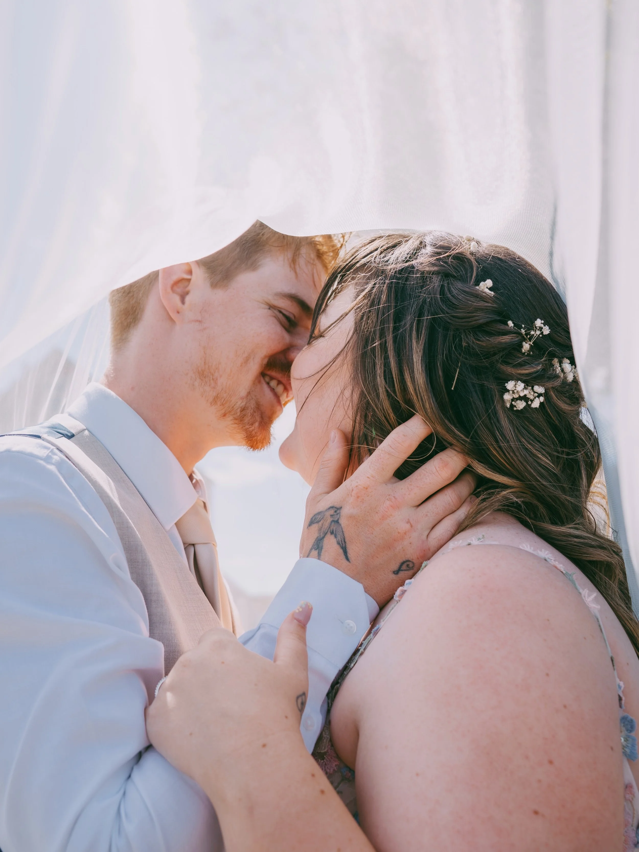 Have those 10 minutes to yourselves, I promise you it&rsquo;s worth it 🤍

Venue @oldcowshed 
Dress @dressmeprettybridalroom 
Florist @lovedaisybychelsea 
Hair+MUA @___beautybyjenna