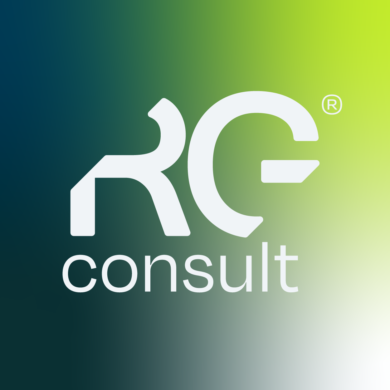 Logotipo da marca RC Consult com letras brancas sobre fundo de degradê azul, verde e amarelo.
