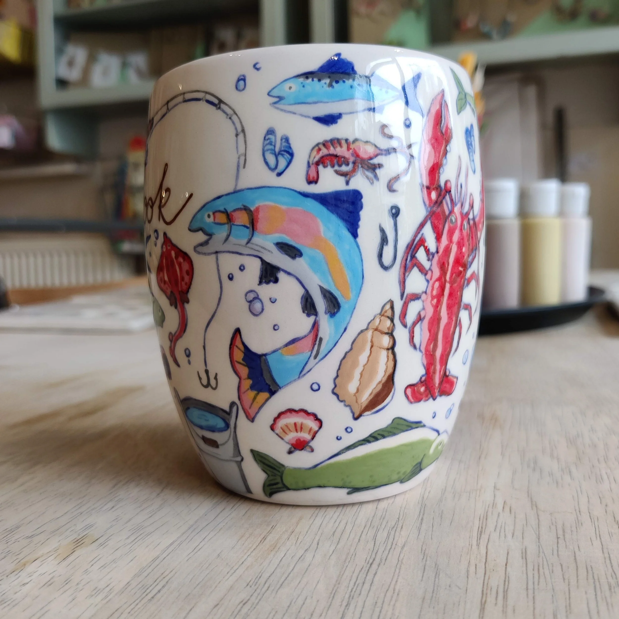 Ceramic painting on a mug 