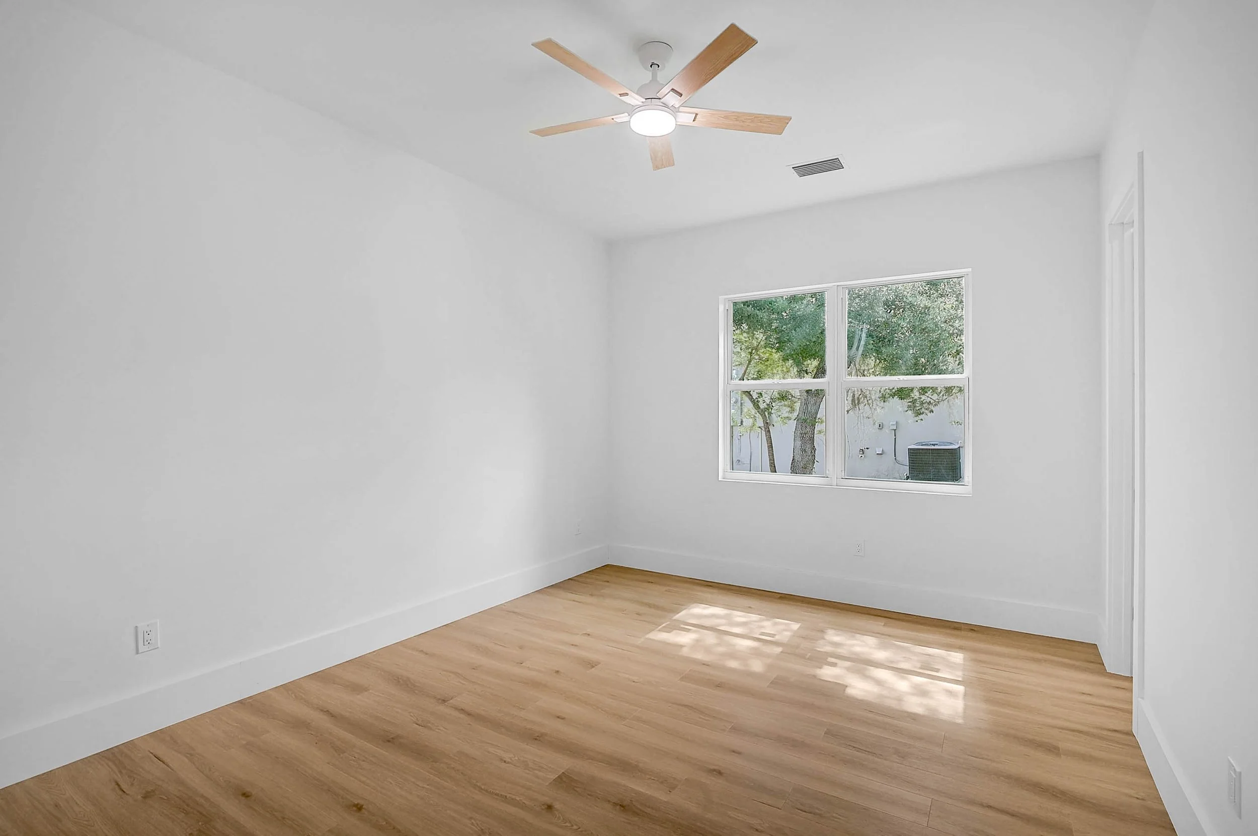 24-4443 Windsong Ave-19.jpg