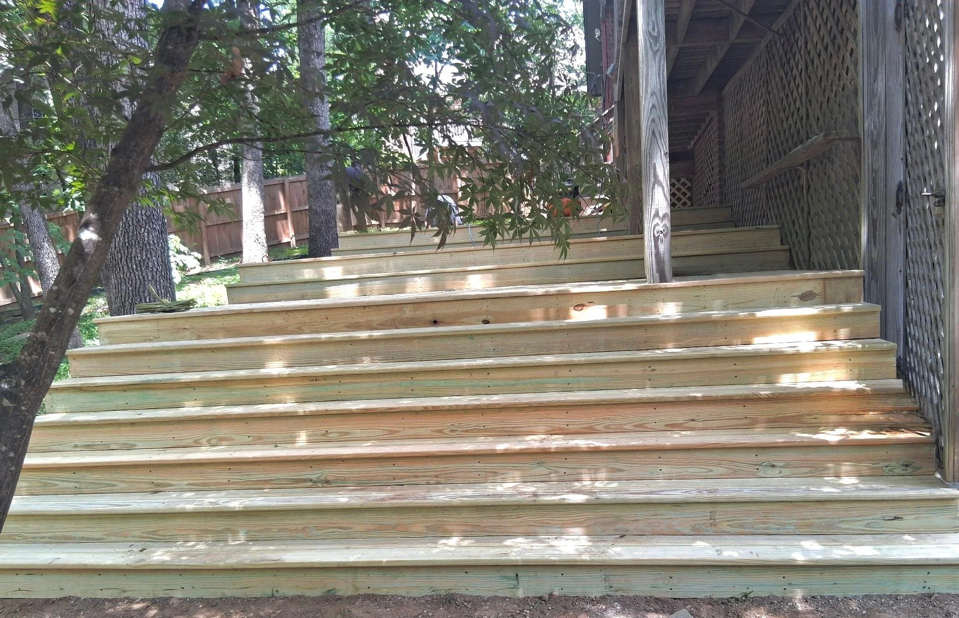 rj-construction-01-wood-deck-wide-steps.jpg