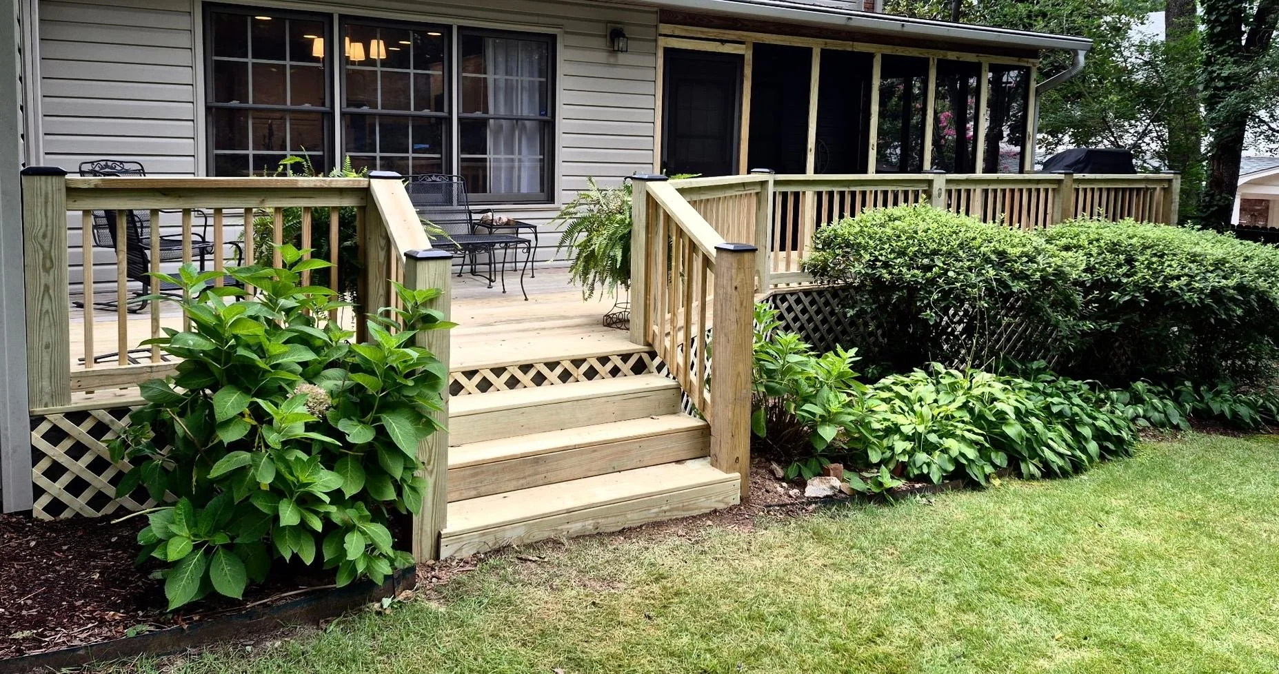 rj-construction-04-backyard-wood-deck.jpg