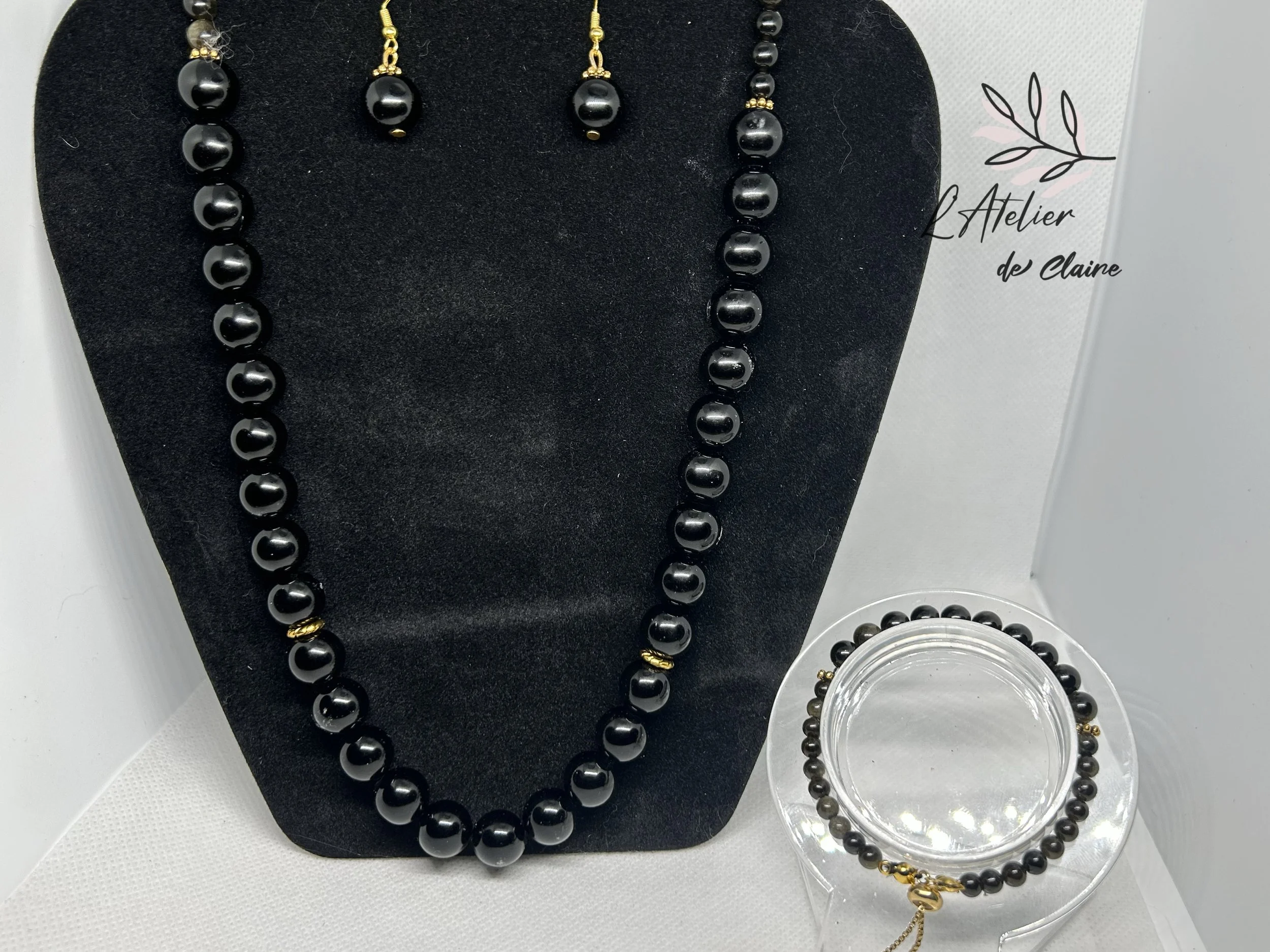 Obsidian jewellery set by l’atelier de Claire