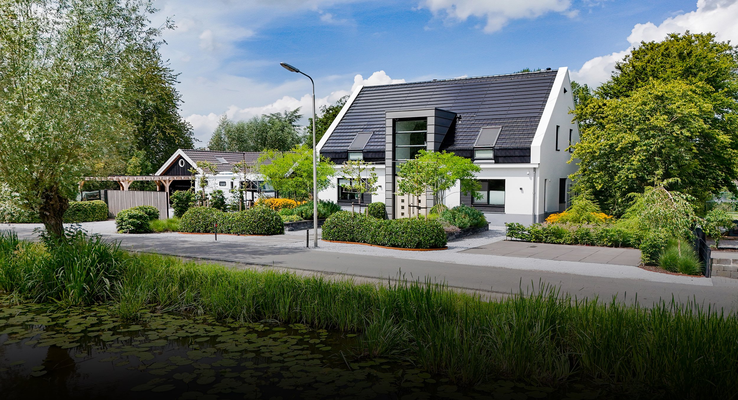 Dronefoto van een woonproject in Brandwijk