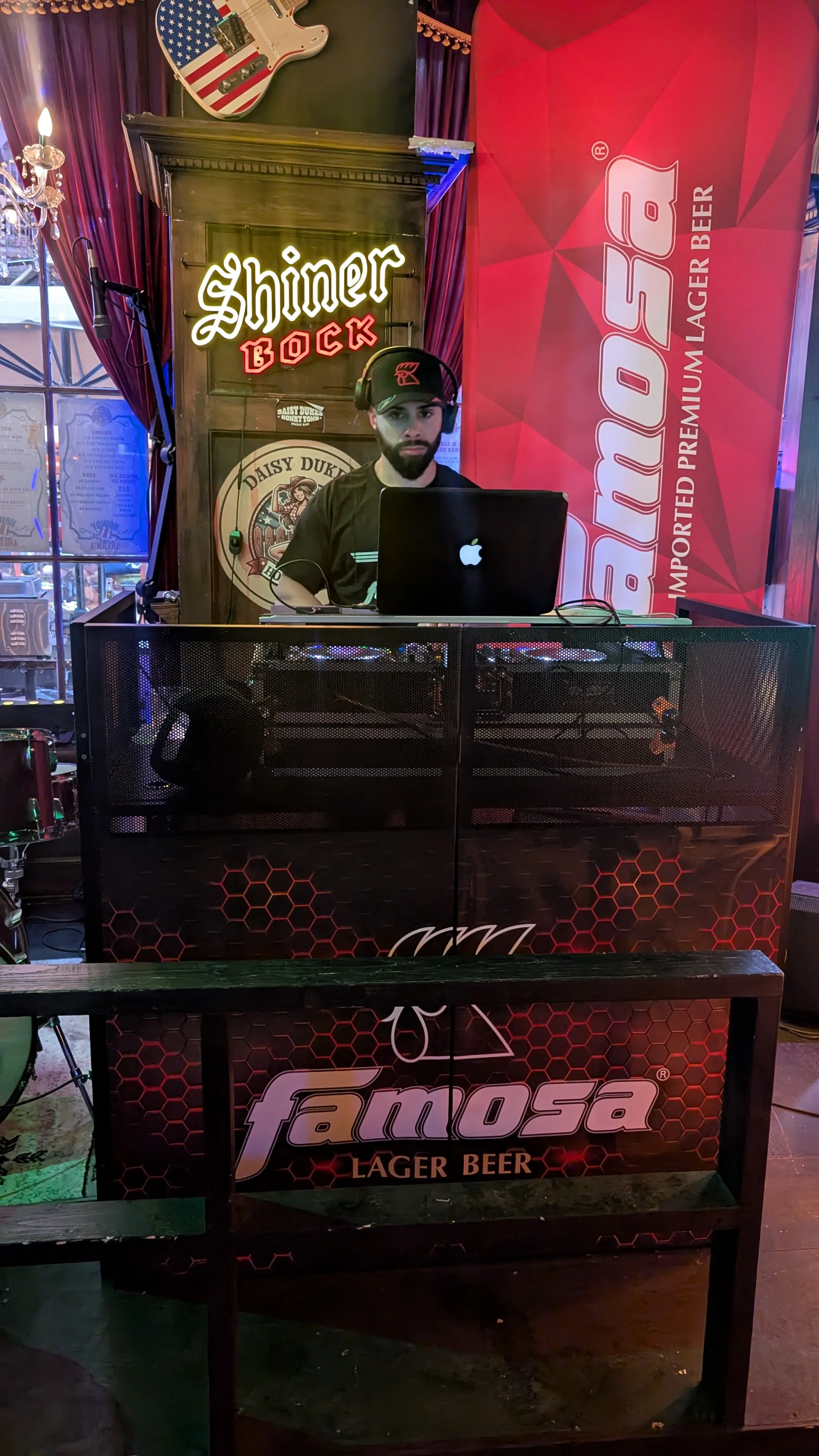 Famosa 4th of July Pop-Up