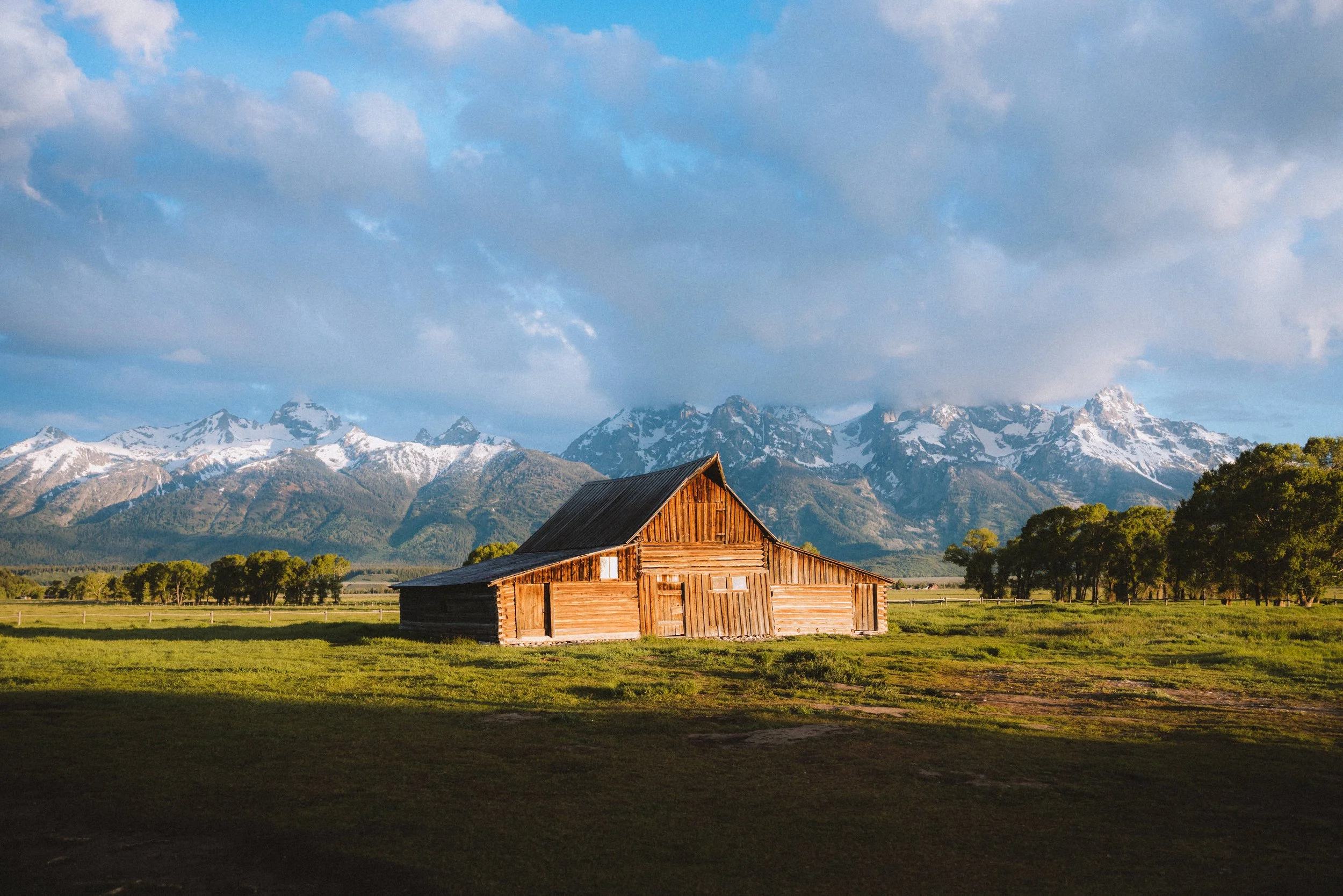 grand-teton-national-park-mormon-row-district-wyoming-road-trip-sunrise-photography-the-mandagies-14.jpg