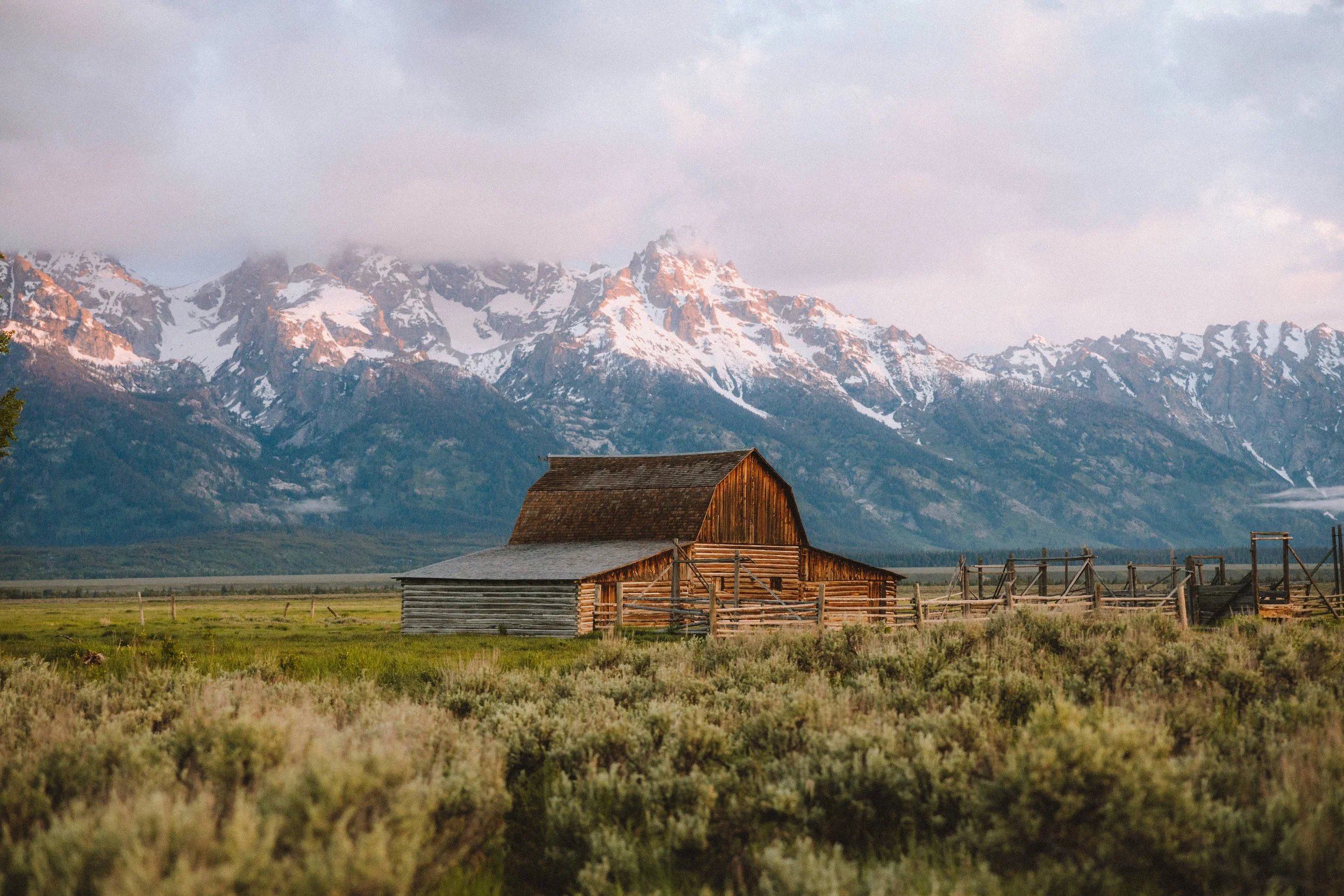 grand-teton-national-park-mormon-row-district-wyoming-road-trip-sunrise-photography-the-mandagies-6.jpg