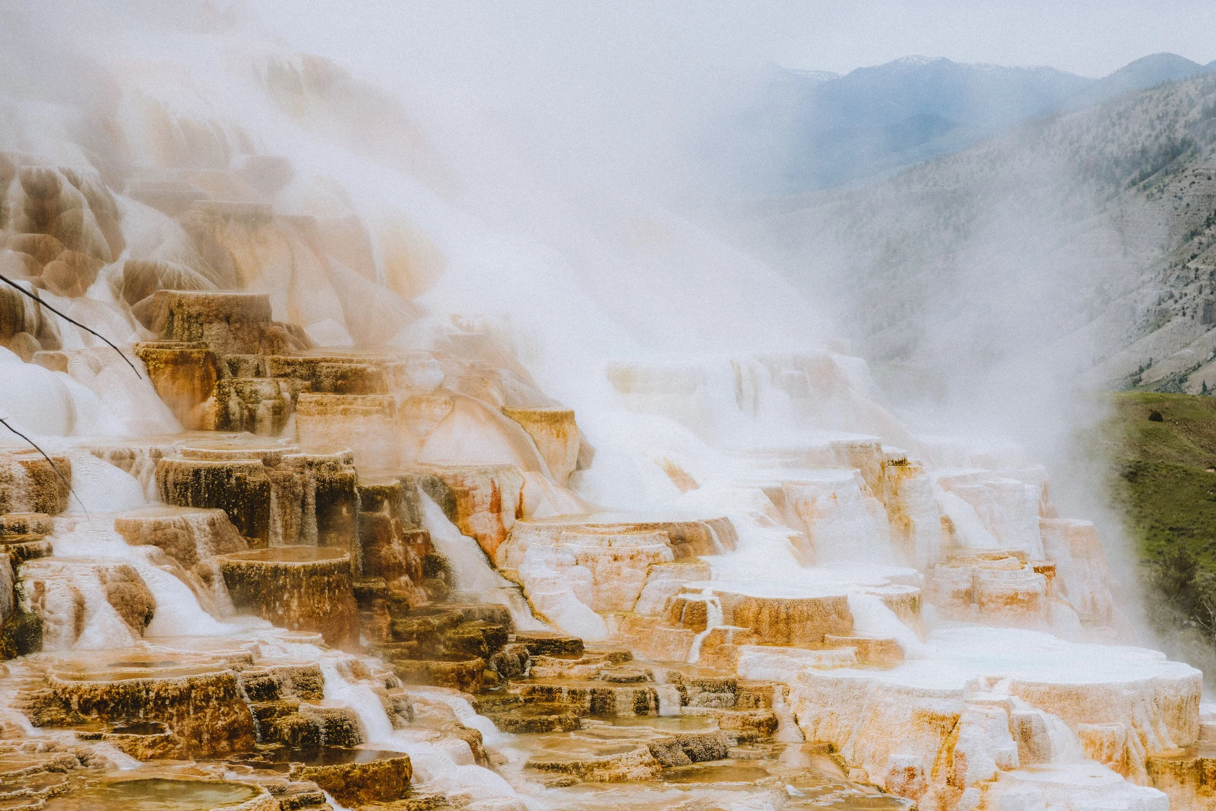 yellowstone-national-park-mammoth-hot-springs-wyoming-road-trip-photography-the-mandagies-103.jpg