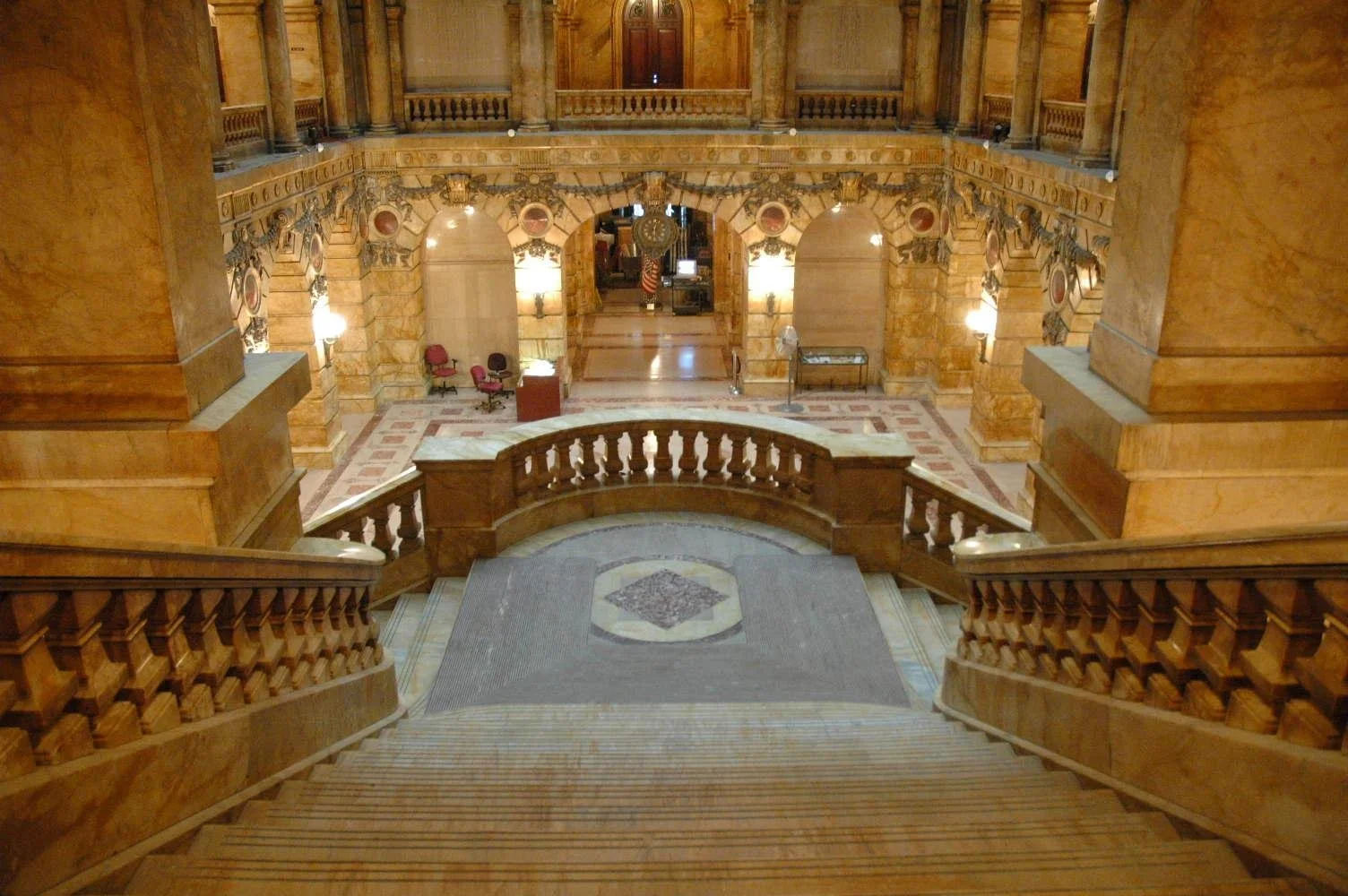 surrogatescourthouse_manhattan_topofthestairs.jpg