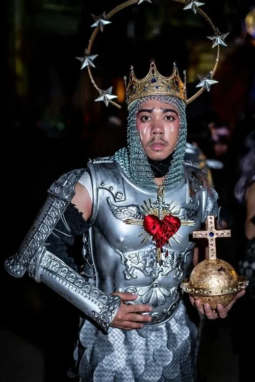 Crowned figure in silver armor. Past Astarte Creative performance.