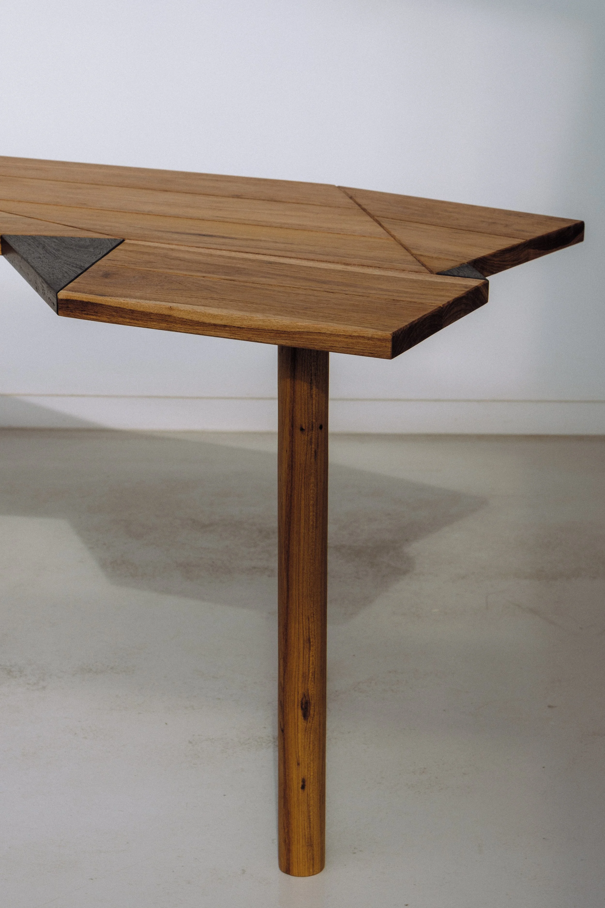 Bureau Tangram - pied fin.jpg