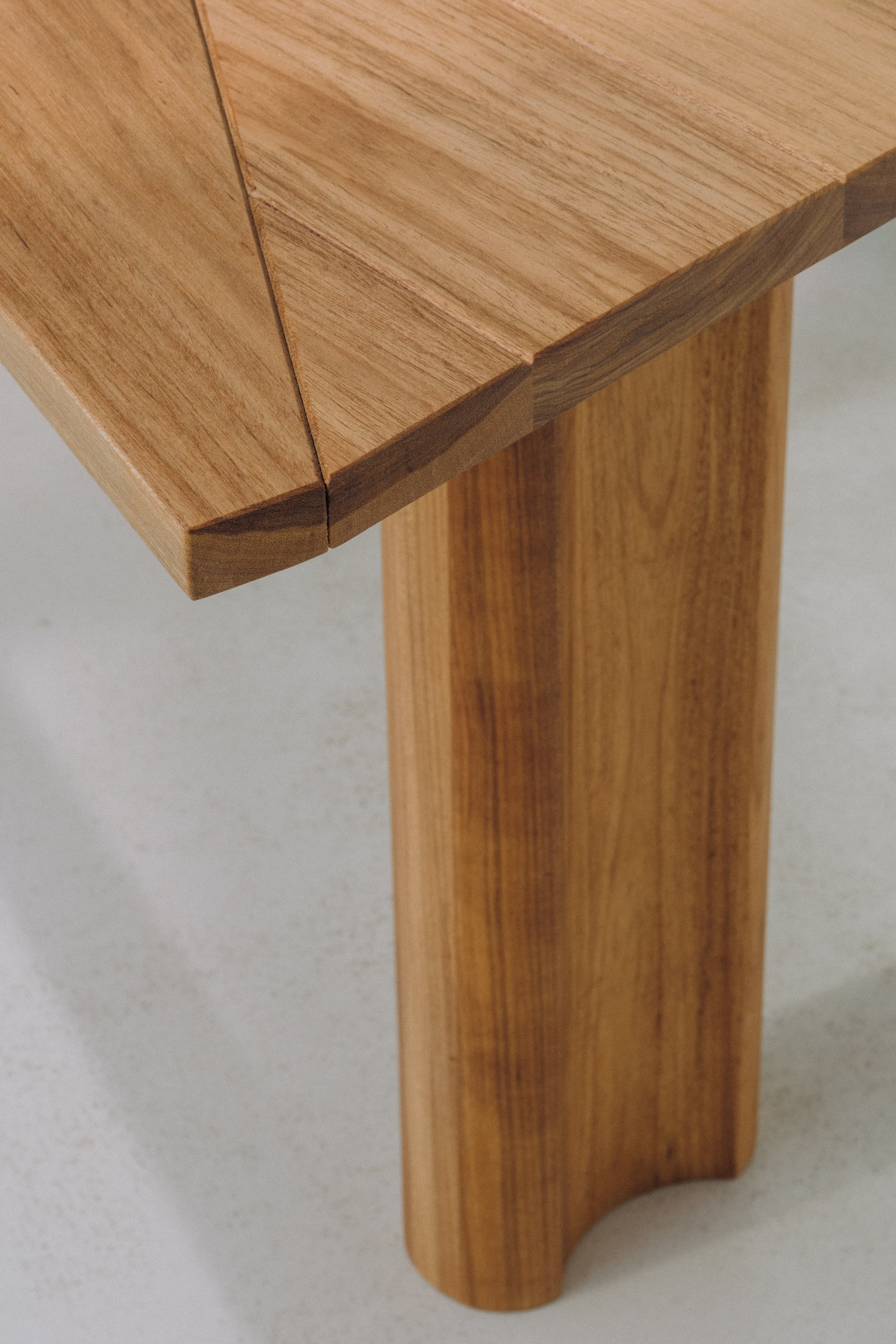 Bureau tangram - pied principal.jpg