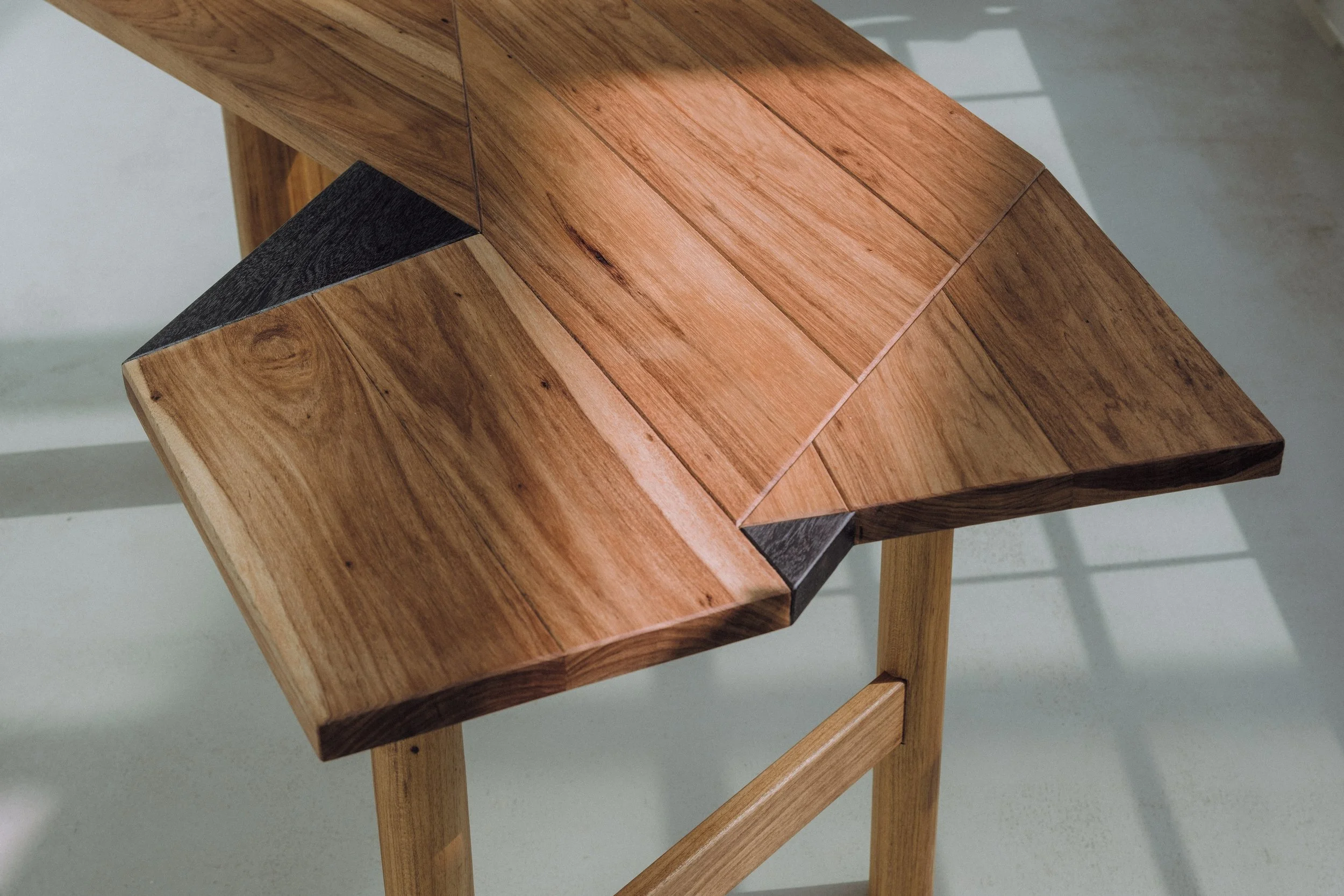 Bureau Tangram