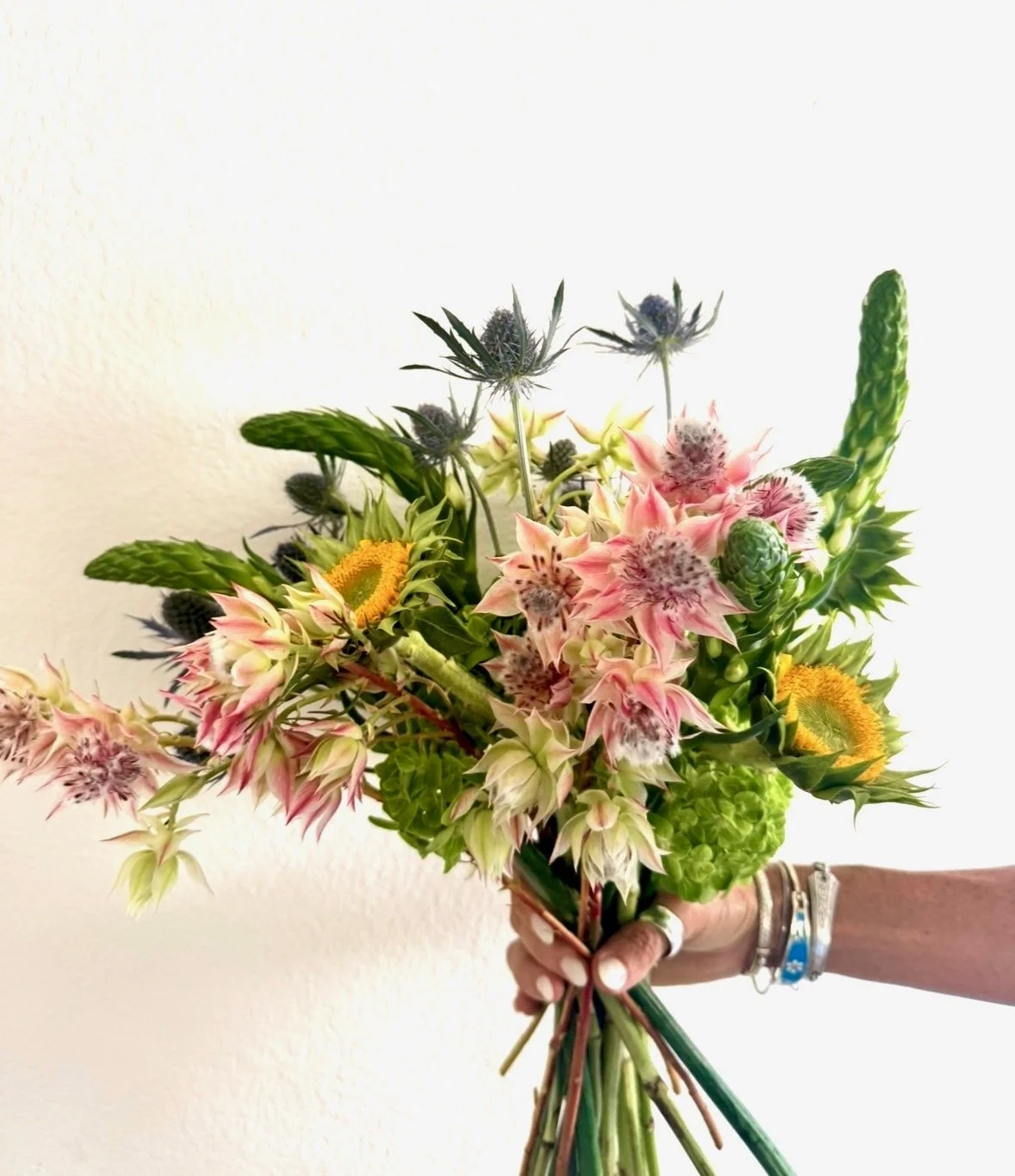 Floral installations assistance