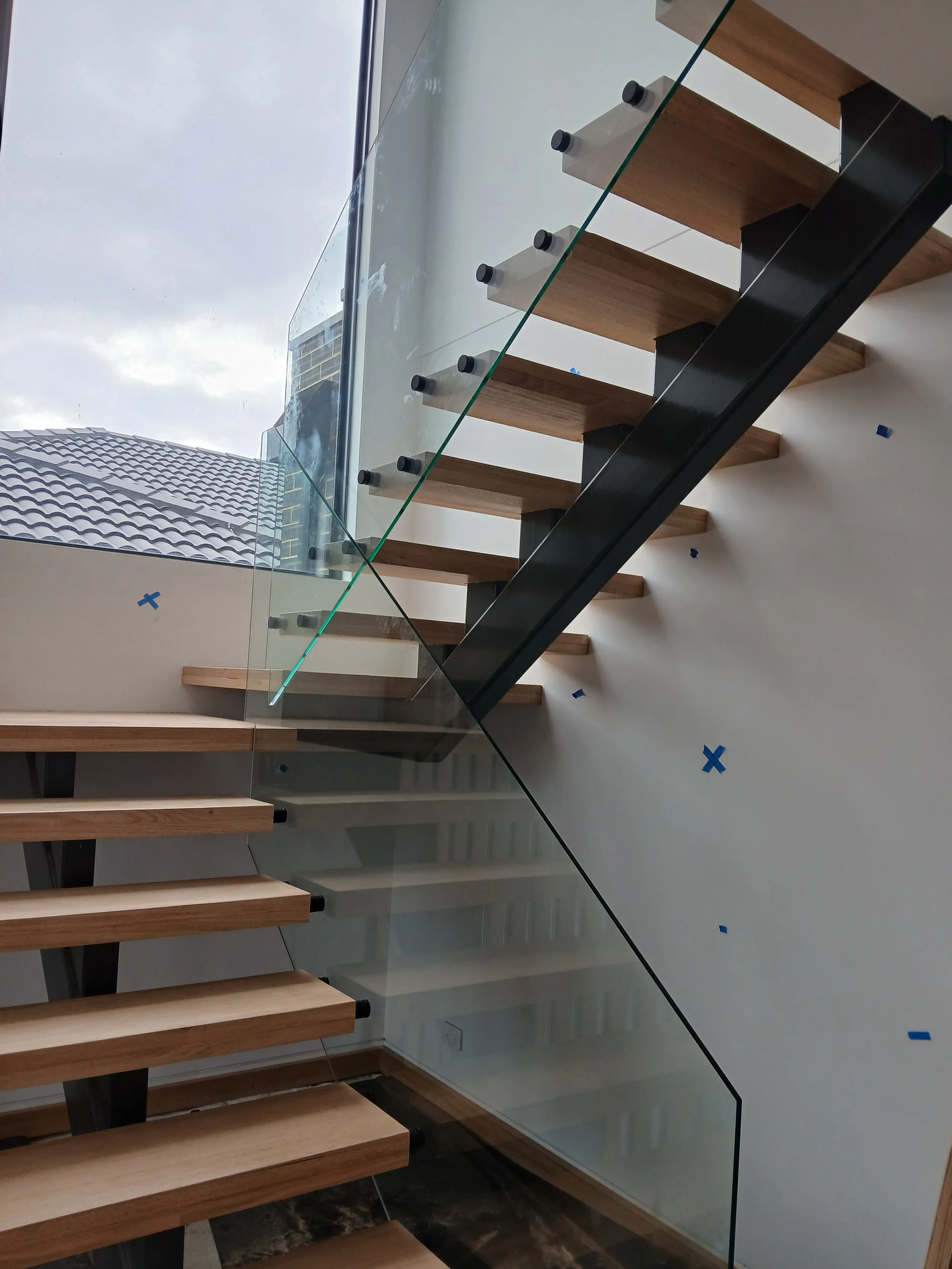 steel mono string showing glass balustrade with standoffs.jpg