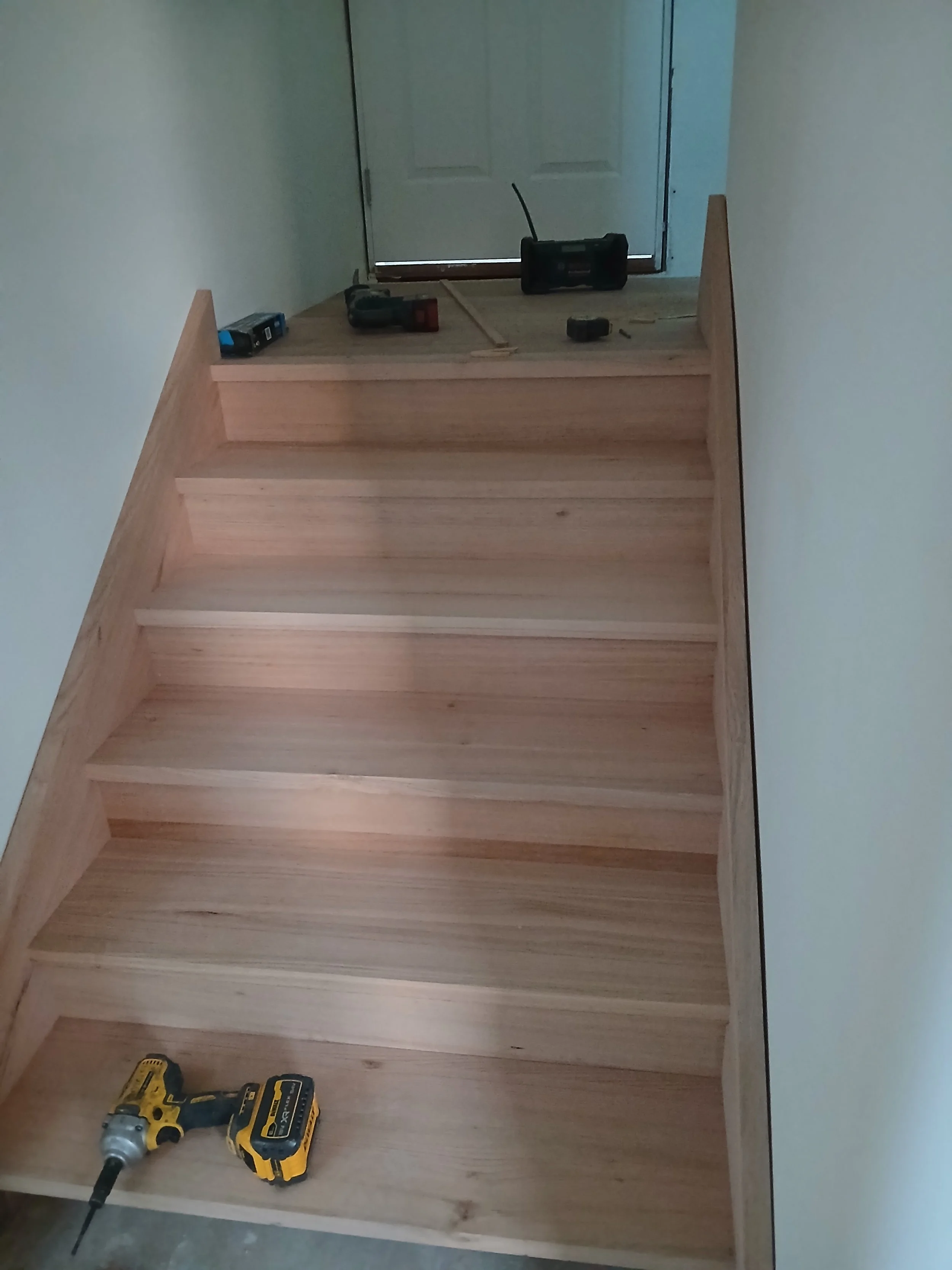 small basic hardwood stair no bal.jpg
