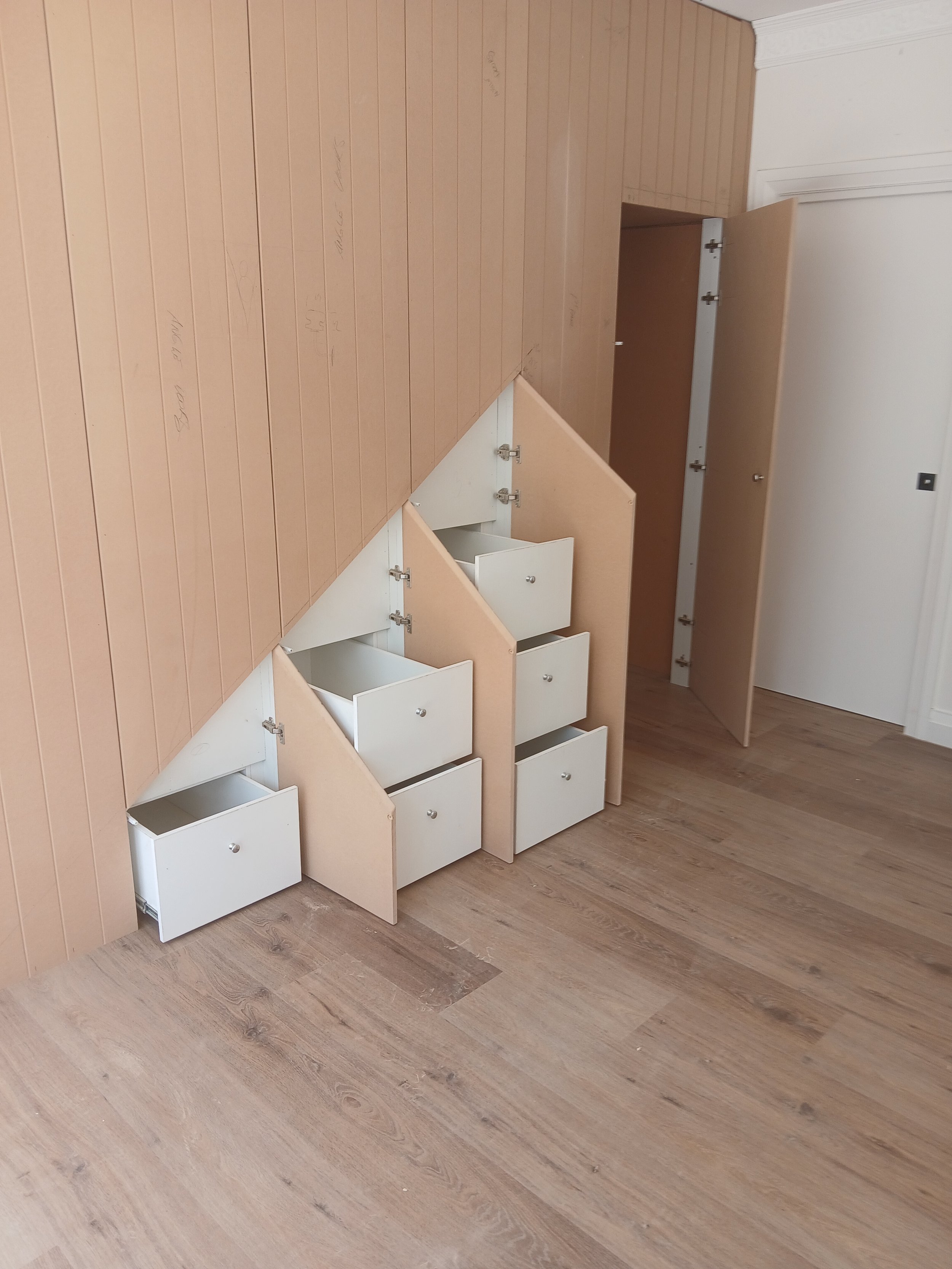 stairs with draws 2.jpg