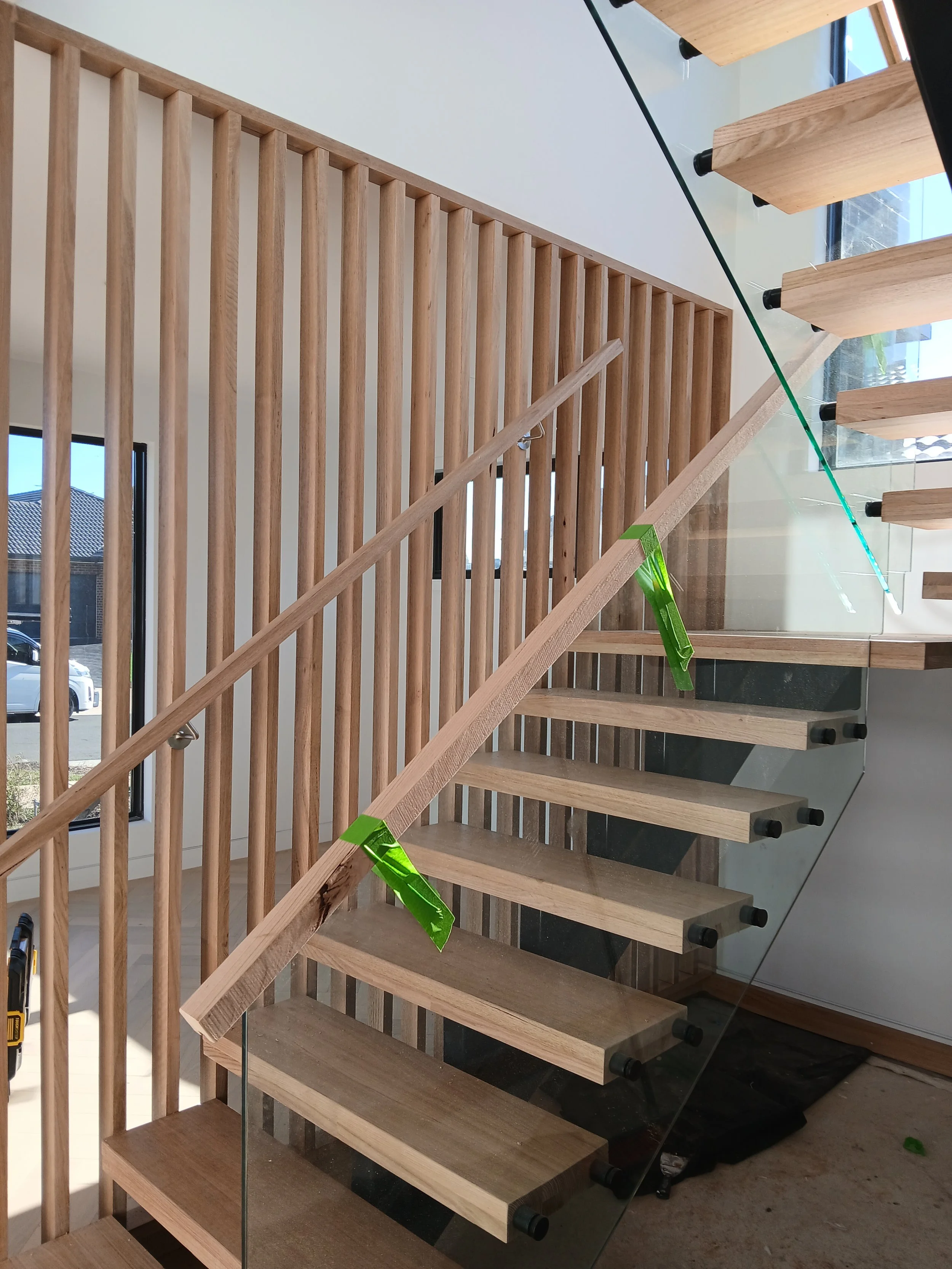 steel mono string full stair bal and screen.jpg