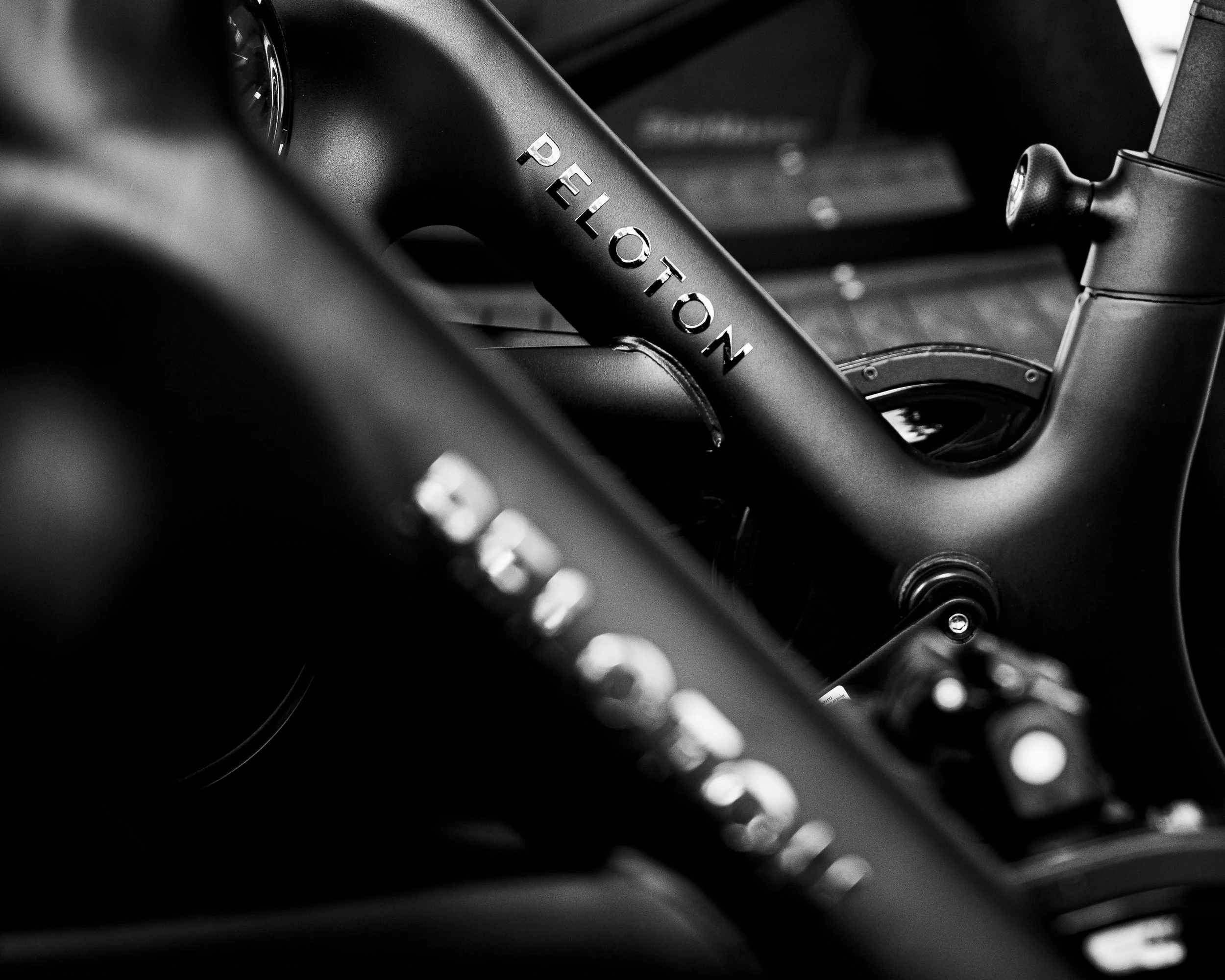 Close-up of a motorcycle handlebar with the word 'RELOTO' in metal letters, in black and white.