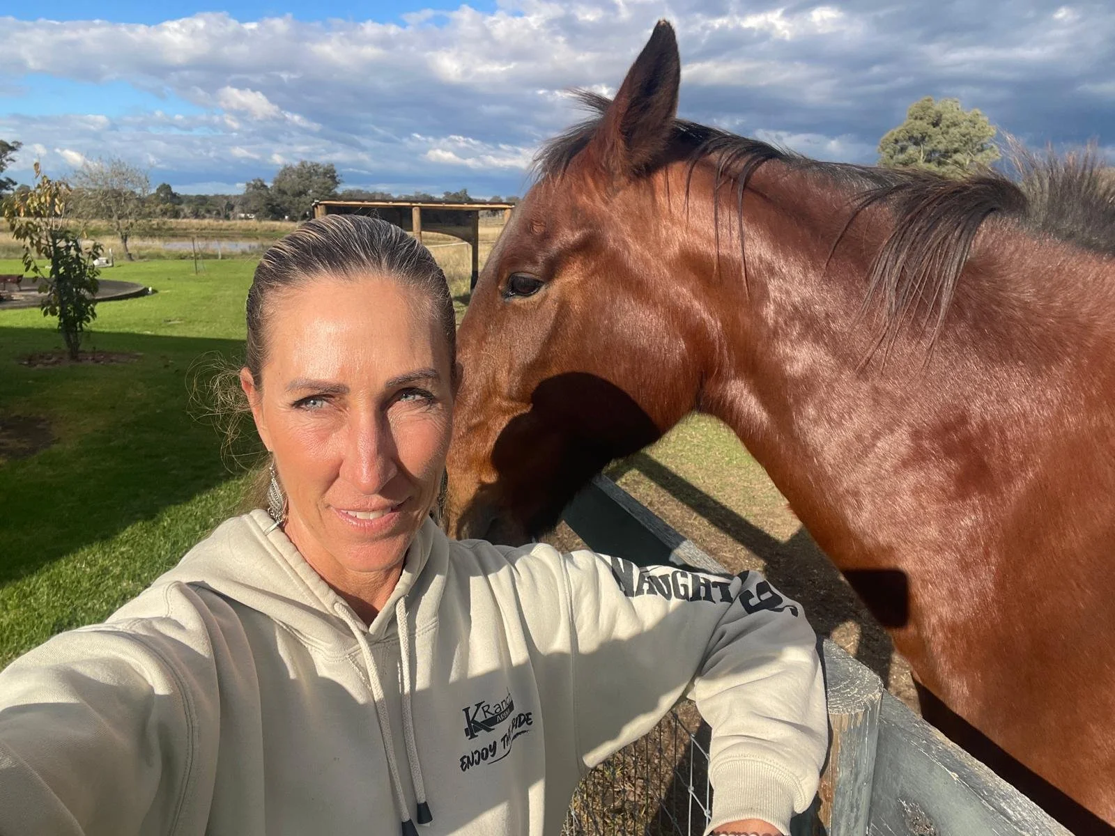 Tracey, counsellor at The Horseshoe Counsellor, standing with a horse in Camden NSW