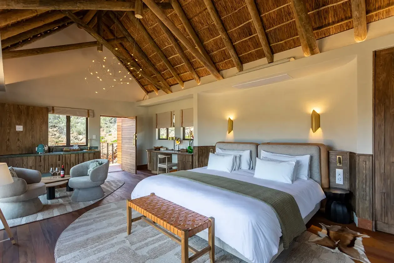 Deluxe-Safari-Cottage-Aquila-Big-5-Safari-Luxury-Accommodation.webp