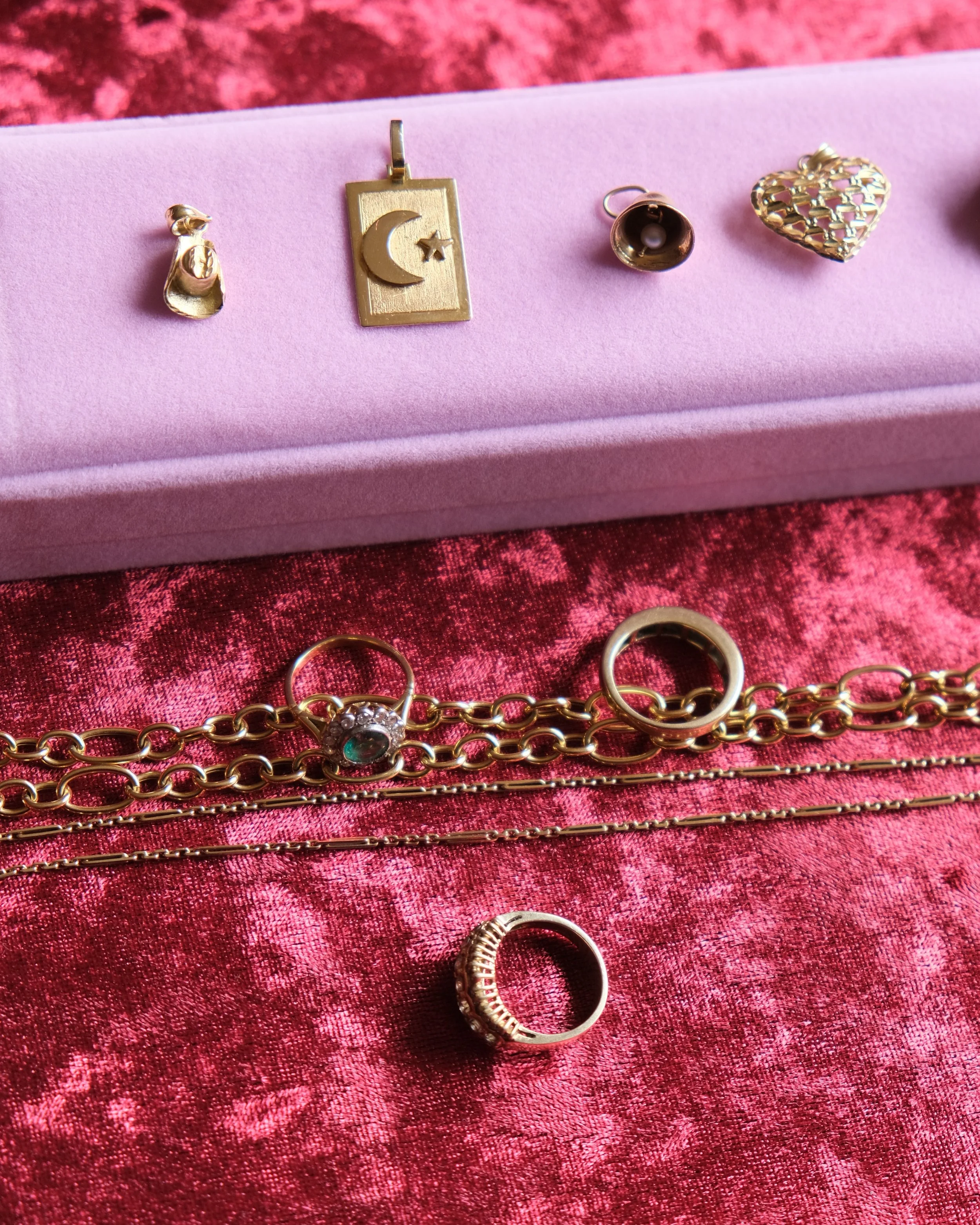 Loving the pink/purple vibes today 💜

&amp; feeling incredibly grateful to continue curating little gold treats for vintage jewelry lovers near and far 

One thing you should know about me is that I will likely never offer a 'large' jewelry collecti