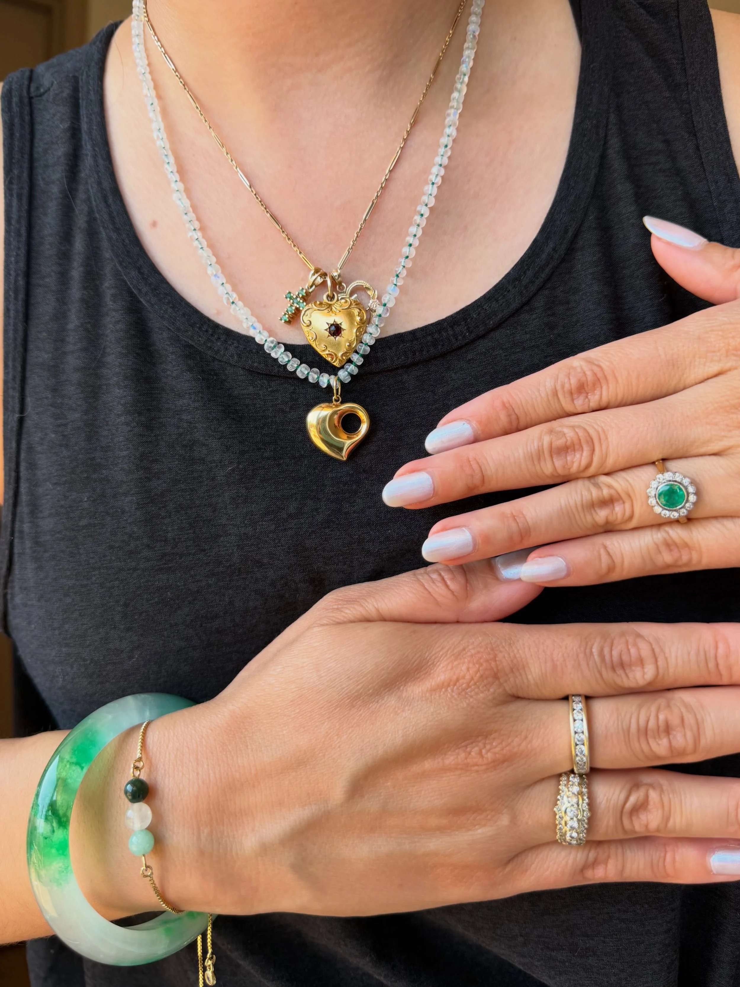 Vintage jewelry collector/agronomist/forever animal lover 📸

What does your cameral roll say about you?