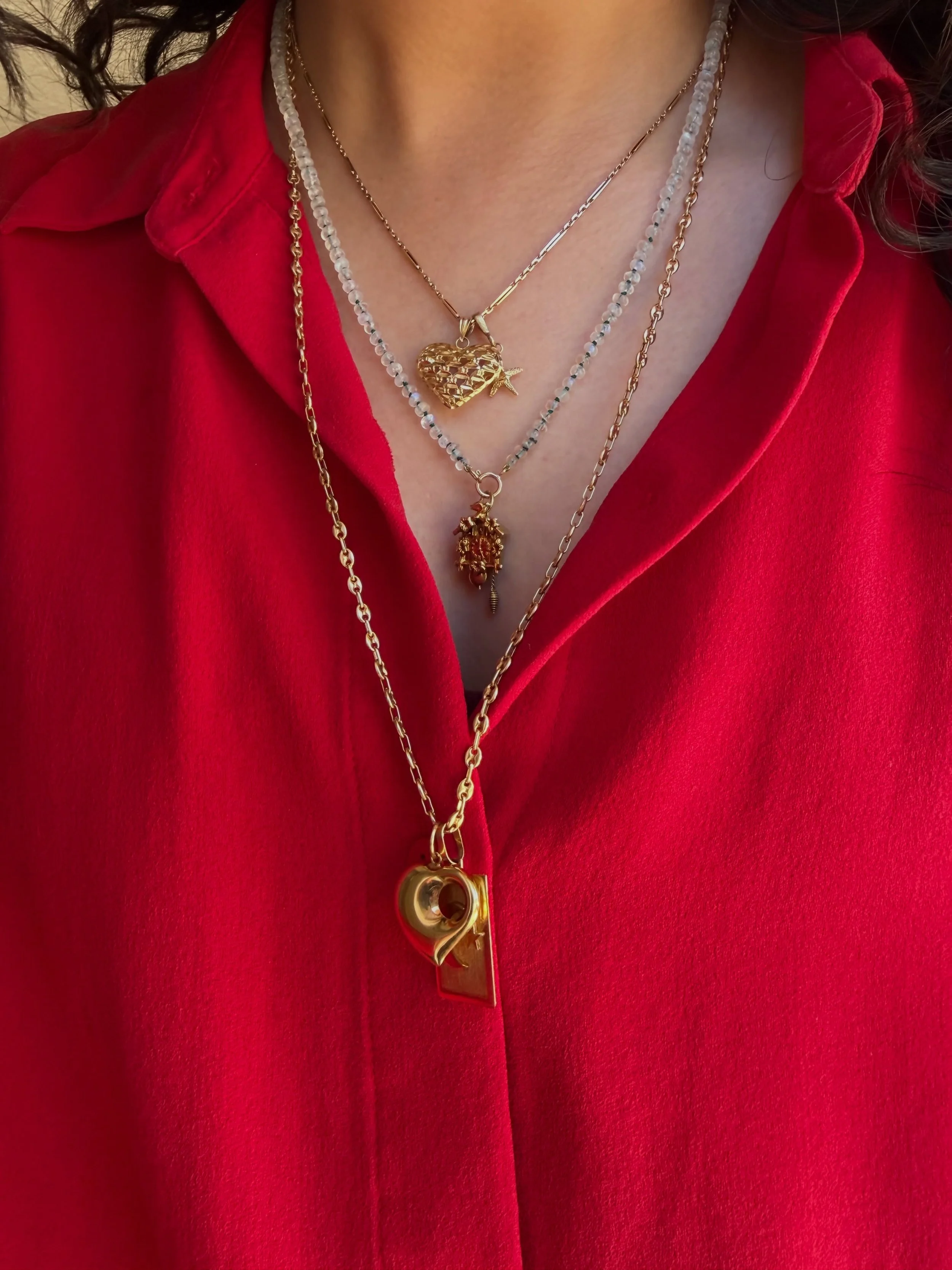 Red + gold combo plus a red lipstick are part of my signature look 💃🏻

Available charms ✨ shop the look! 
All are listed on sikmavintage.com 

*necklaces are not for sale*

#vintagejewelryforsale #vintagecharms #jewelryofinstagram #jewelleryoftheda