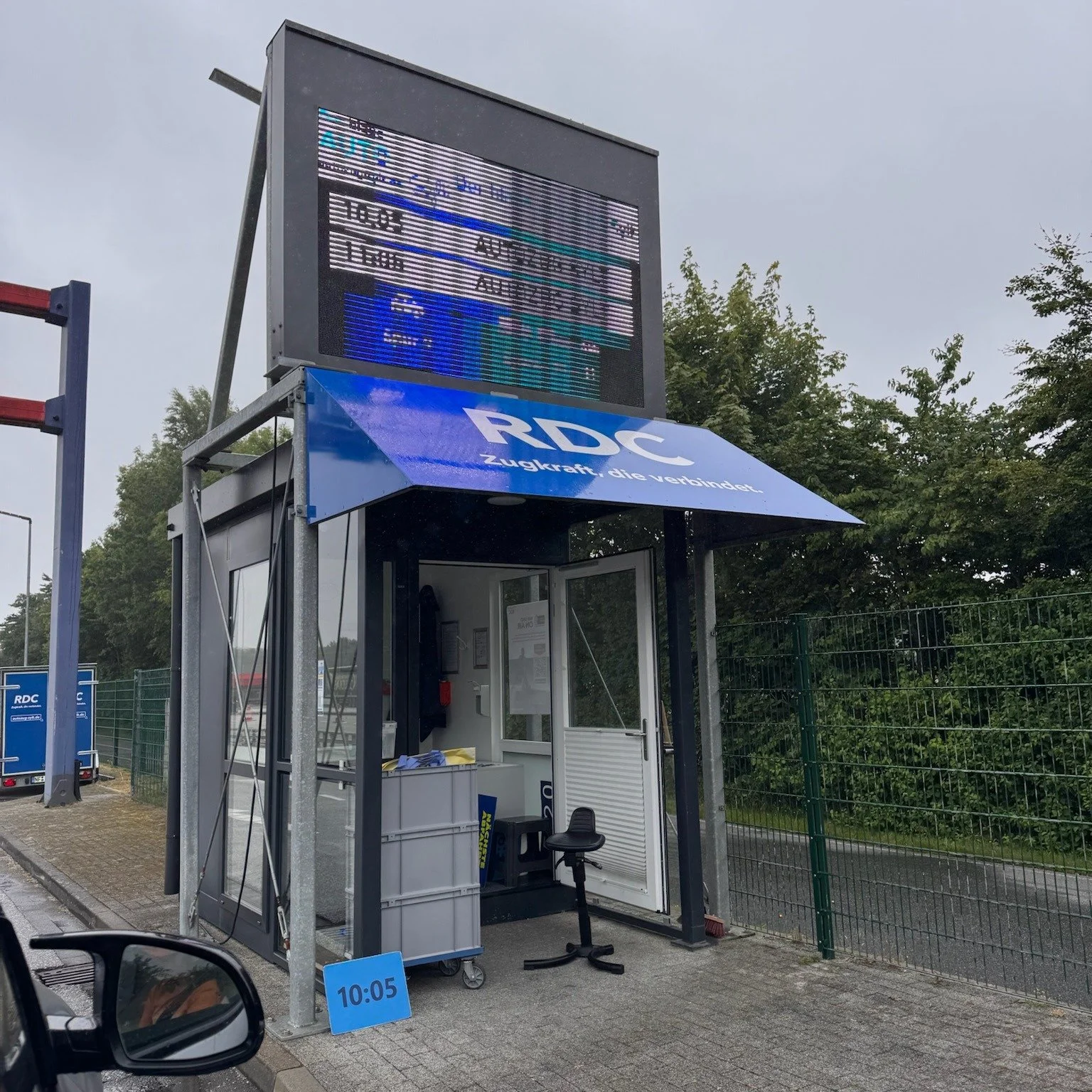 🚗🤍 Der Moment, wenn Sylt beginnt &hellip;

Es gibt diesen ganz besonderen Moment bei der Ankunft am Autozug.
Man steht da, wartet &ndash; und pl&ouml;tzlich ist sie da: die Vorfreude. 🌊

Dann rollt man auf den Zug. Und dieses Ger&auml;usch &hellip