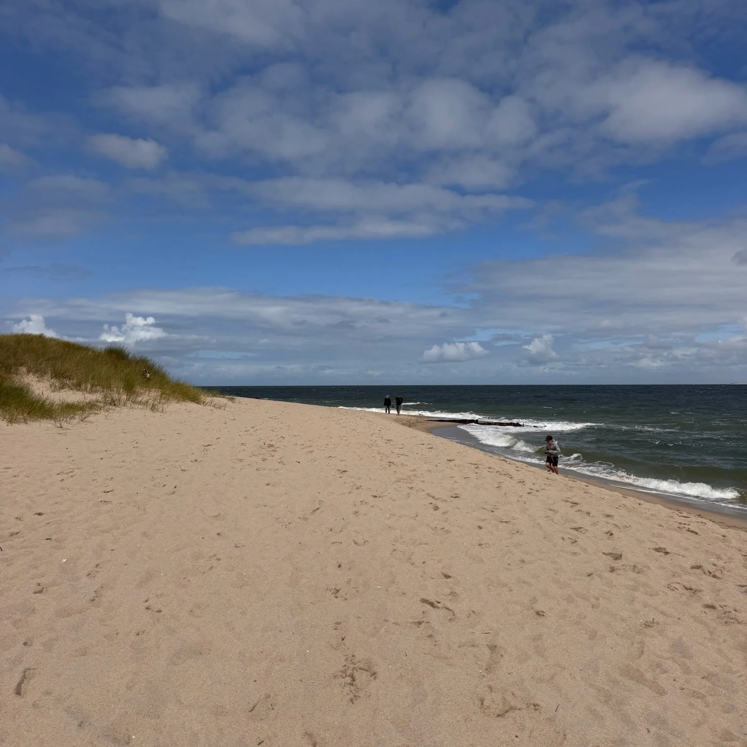 🌊🤍 Ein Wochenende voller Sylt-Gef&uuml;hl

Moin ihr Lieben! 🌾

Ich w&uuml;nsche euch ein wundersch&ouml;nes Wochenende &ndash; mit ganz viel Zeit f&uuml;r die sch&ouml;nen Dinge im Leben.

M&ouml;ge euer Wochenende so sein wie Sylt:
🌊 ein bissche