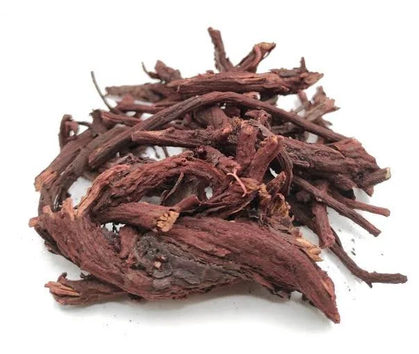 Alkanet root, also known as ratanjot, is an Ayurvedic plant that can be found in the hills of North India and the Mediterranean. In addition to its antioxidant and anti-inflammatory properties, Alkanet root is also known for its skin brightening bene