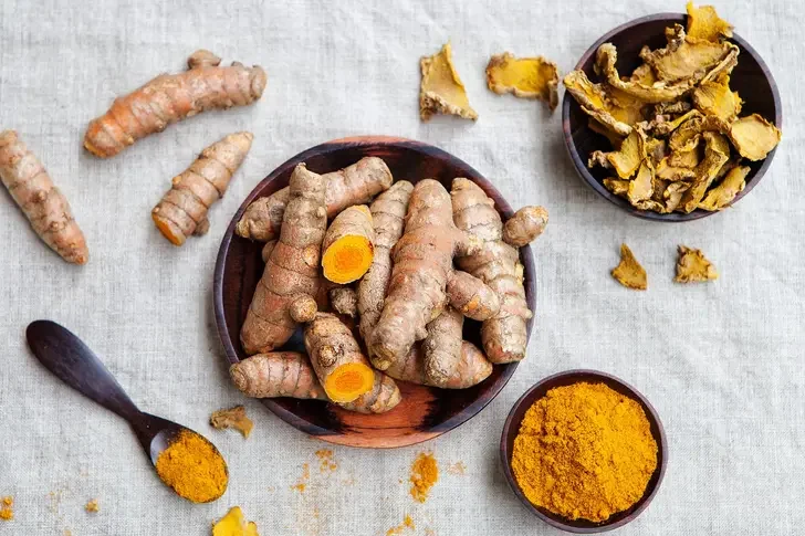 turmeric prevents skin cells from clumping together and clogging the pores. Since it's antiseptic and antibacterial, it may effectively stop the growth of acne-causing bacteria. Additionally, its anti-inflammatory properties promote quicker healing b