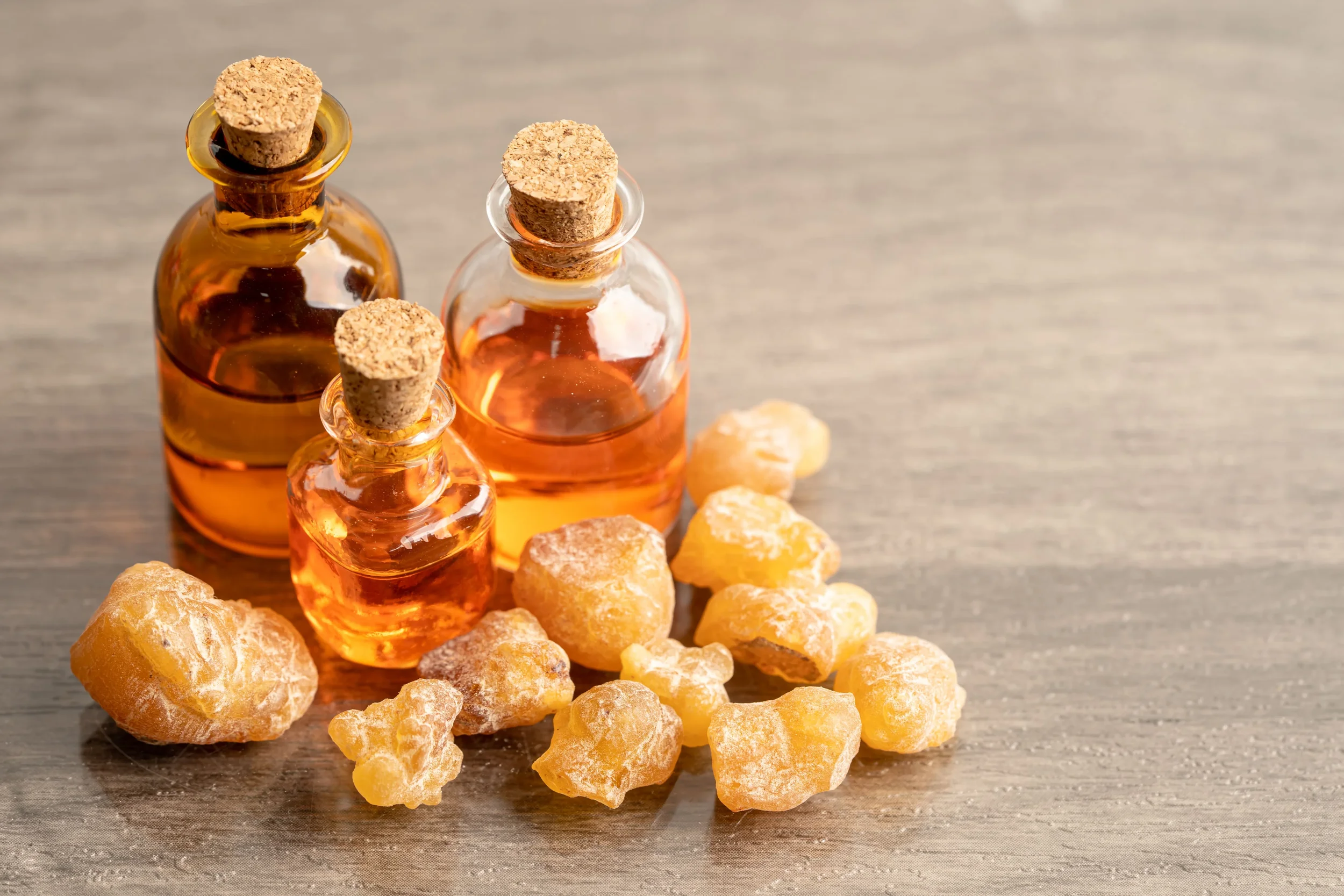 Frankincense oil is remarkably versatile and suitable for various skin types. For dry skin, it provides intense hydration and helps restore the skin's natural moisture balance. Those with oily or combination skin will appreciate its ability to regula