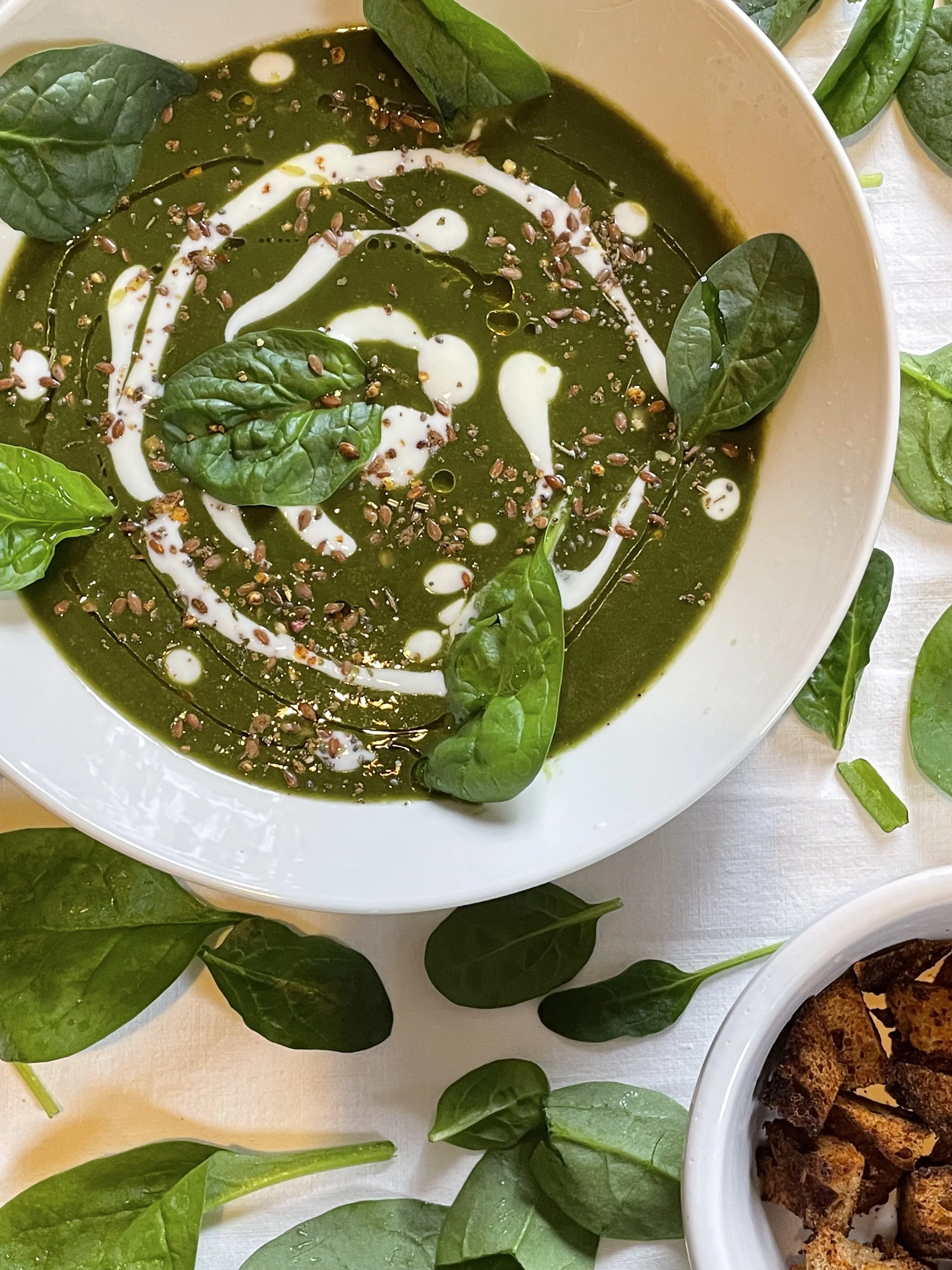 Spinach soup with yoghurt and seeds
