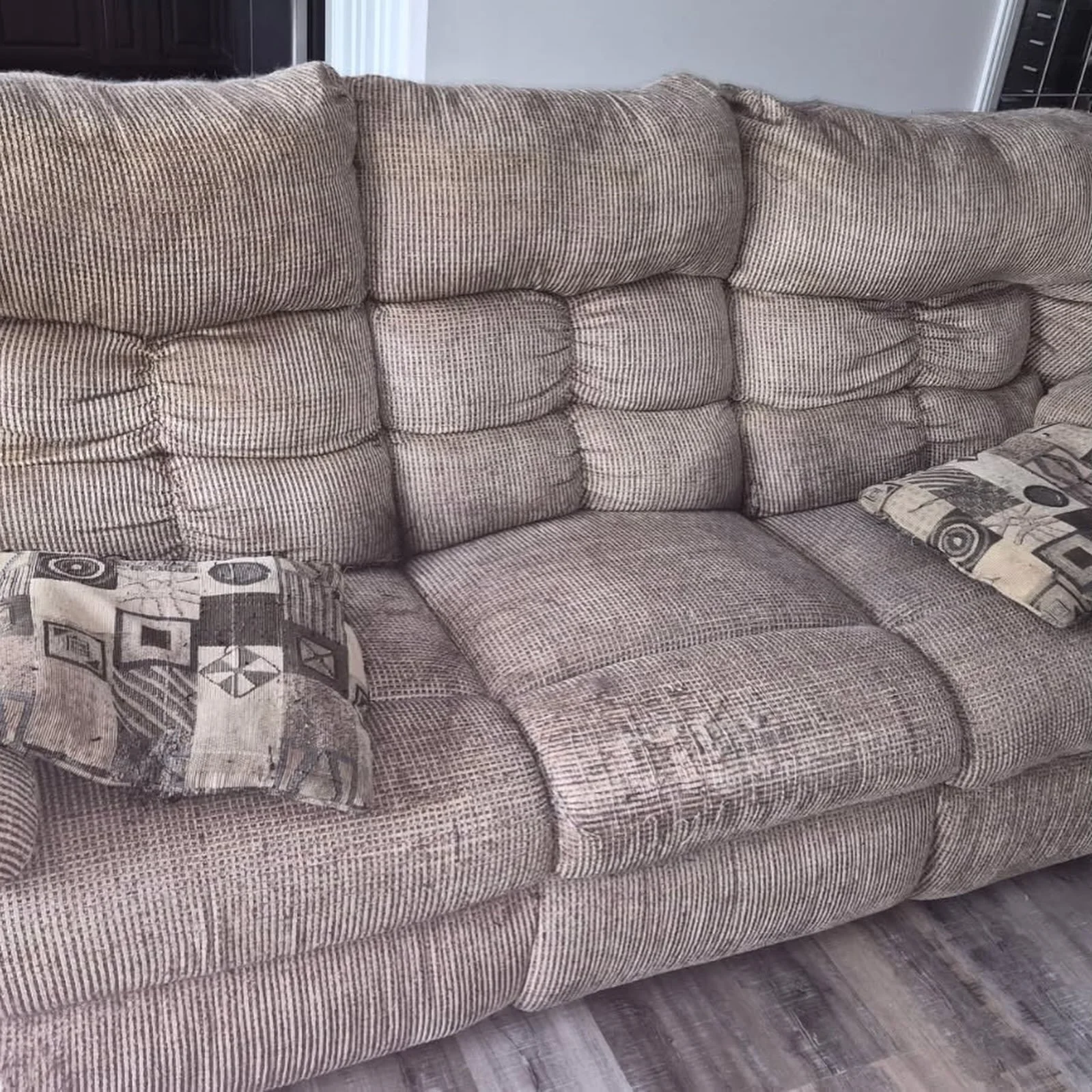 🛋️ Do you have an old couch or recliner that has to go? Young&rsquo;s Load and Go is here to help! 📱Give me a call/text today for a free quote (614)285-4828 or visit my website for more information! youngsloadandgo.com 😁