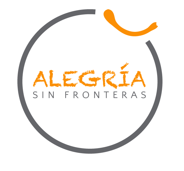 Logotipo con la frase 'Alegría sin fronteras' en letras naranjas y grises, rodeado de un círculo gris y un alegre gráfico en la parte superior derecha.
