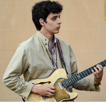 Aniol Petit, professor de guitarra