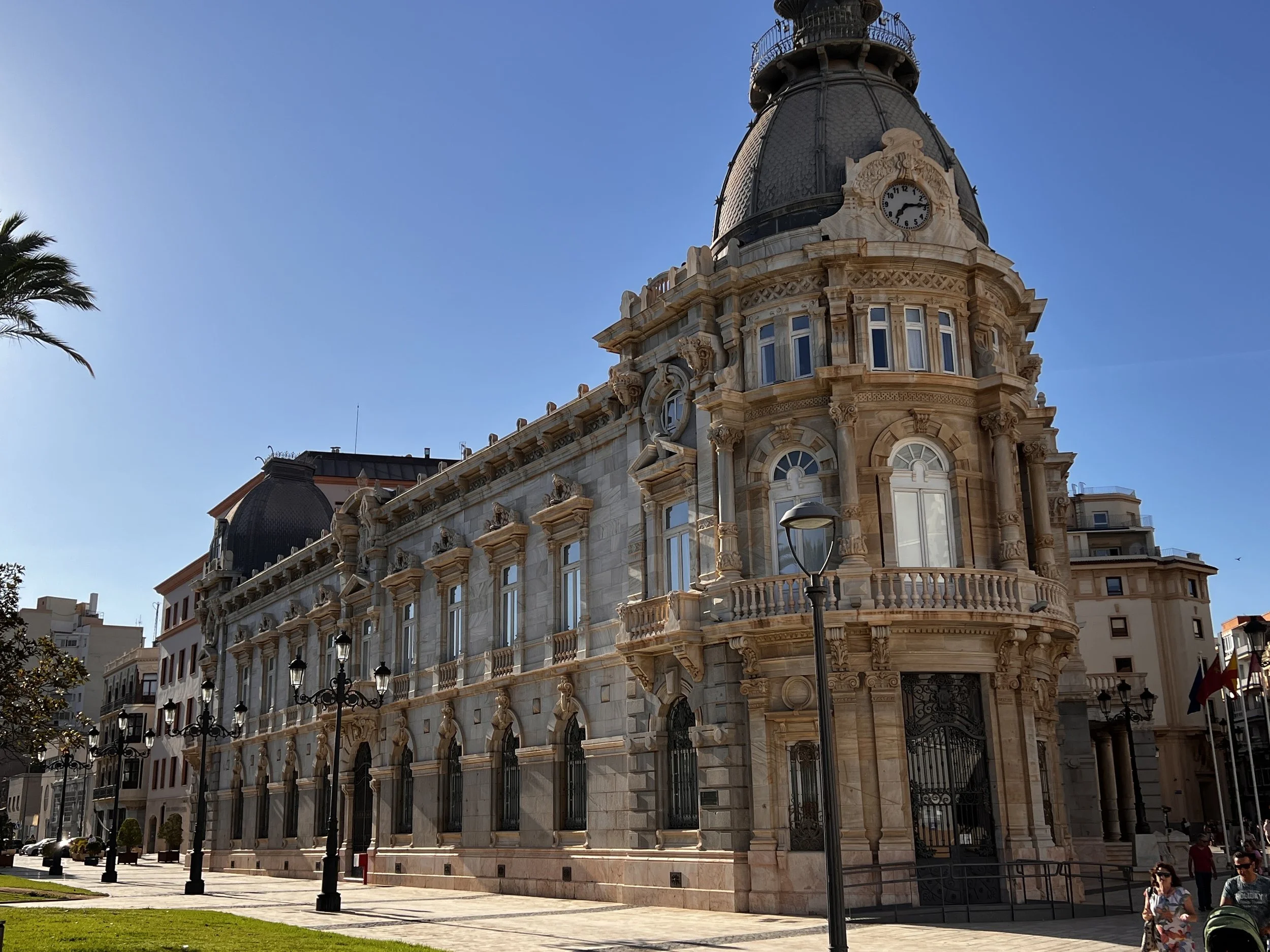 Picture of a building in cartagena on the website of Perfect Home Spain