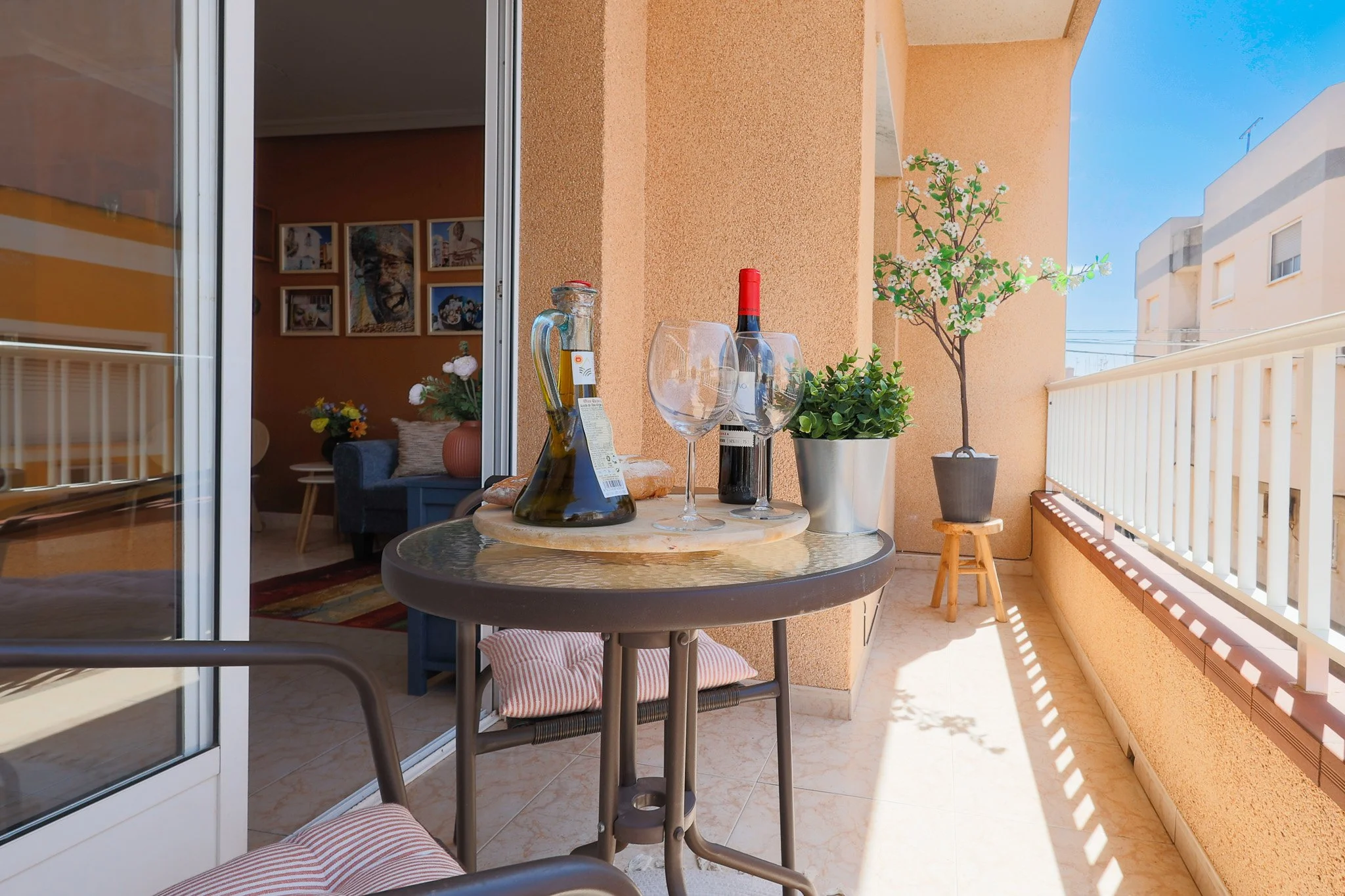 Casa Colorida, apartment close to the beach and in the middle of Los Alcazares. 2 bedrooms with southfacing balcony