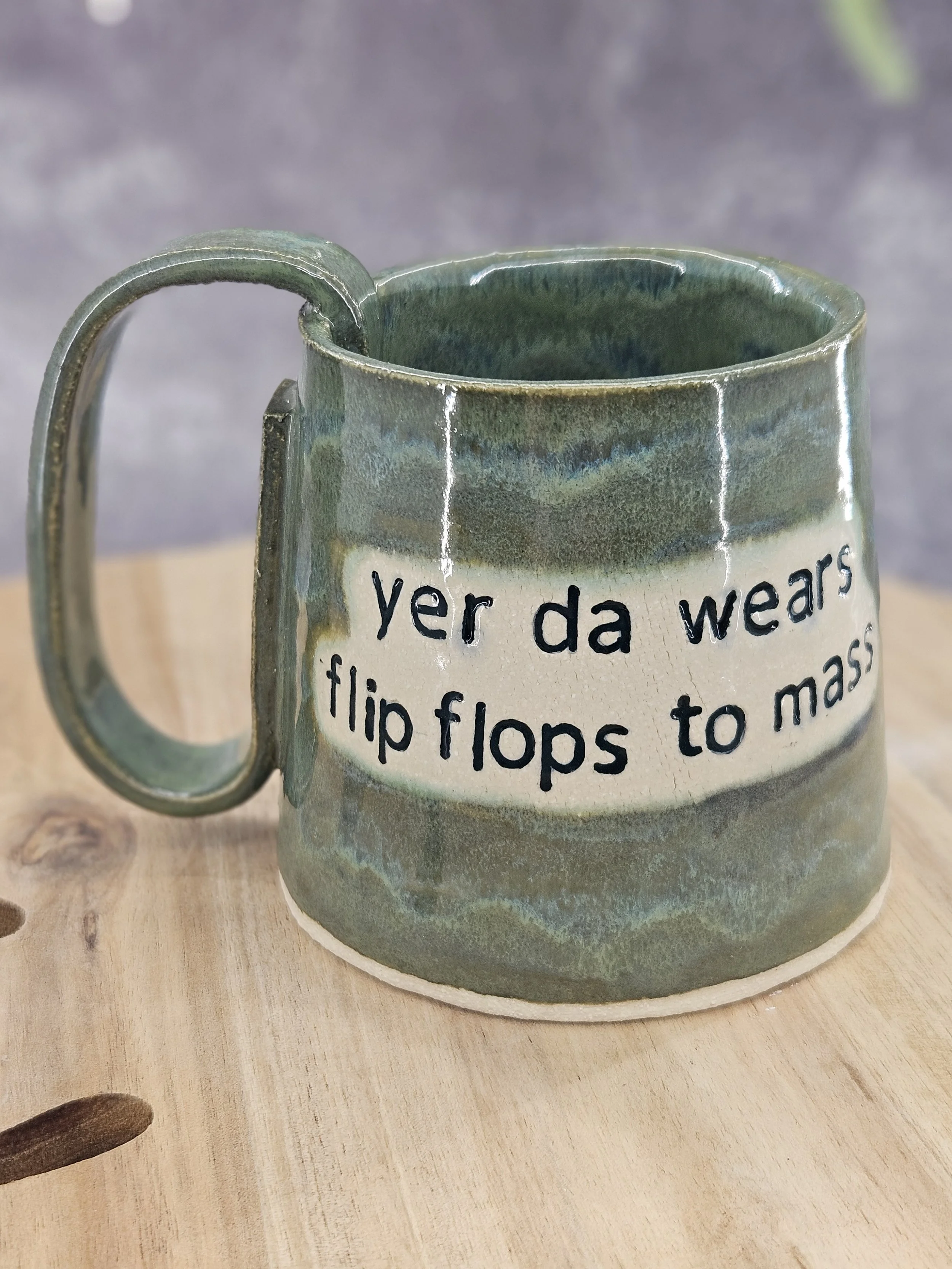 Yer da wears flipflops mug