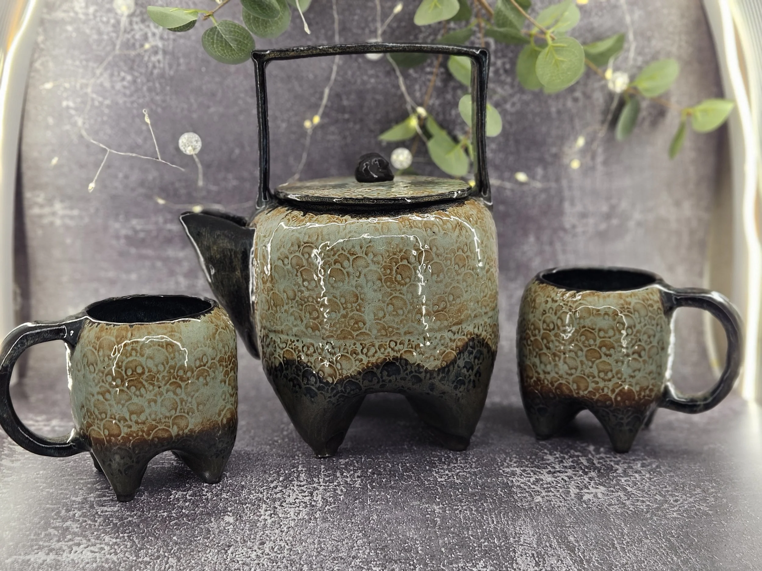 Tea set of darkness