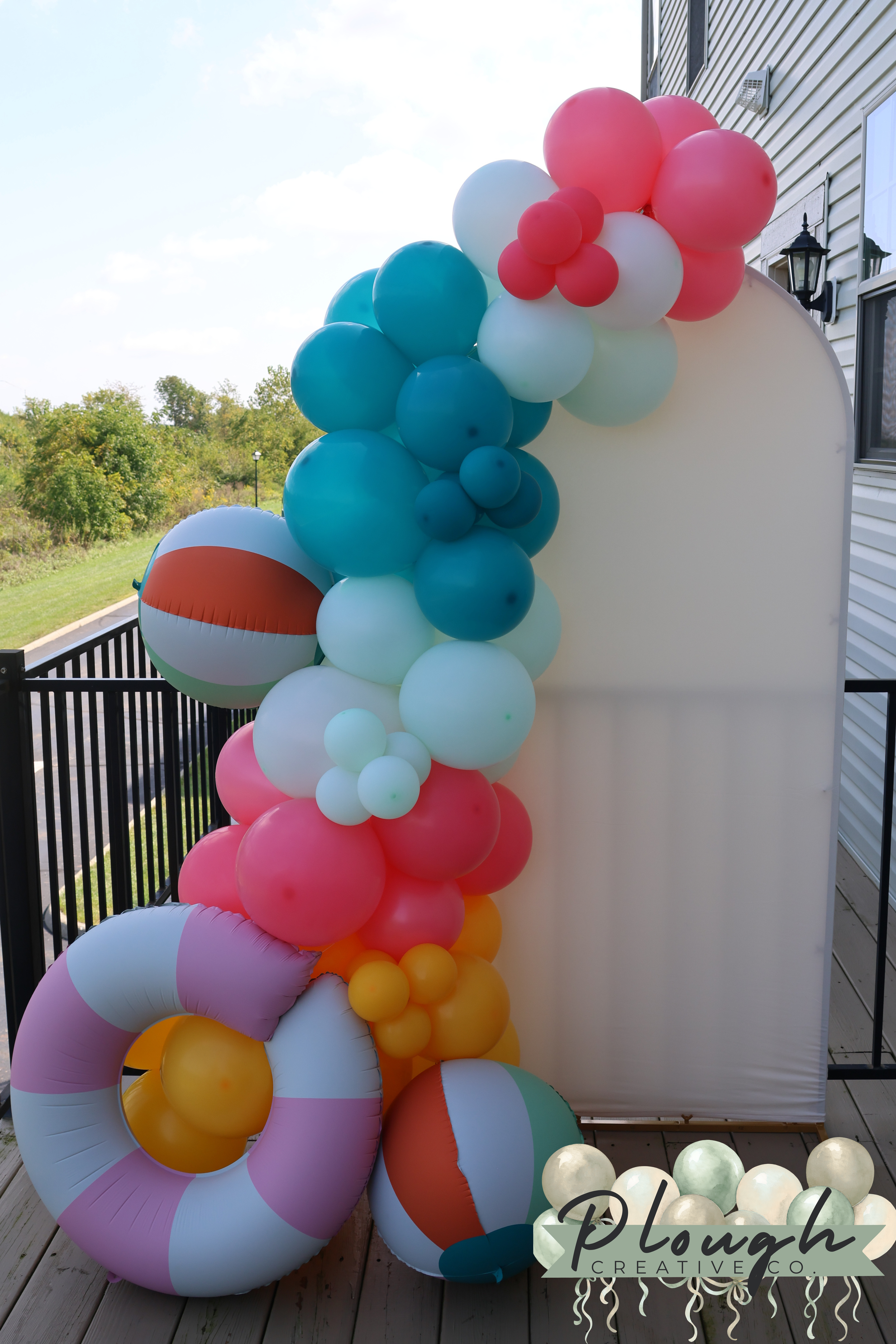 Beach-Summer-Party-Organic-Balloon-Garland.png